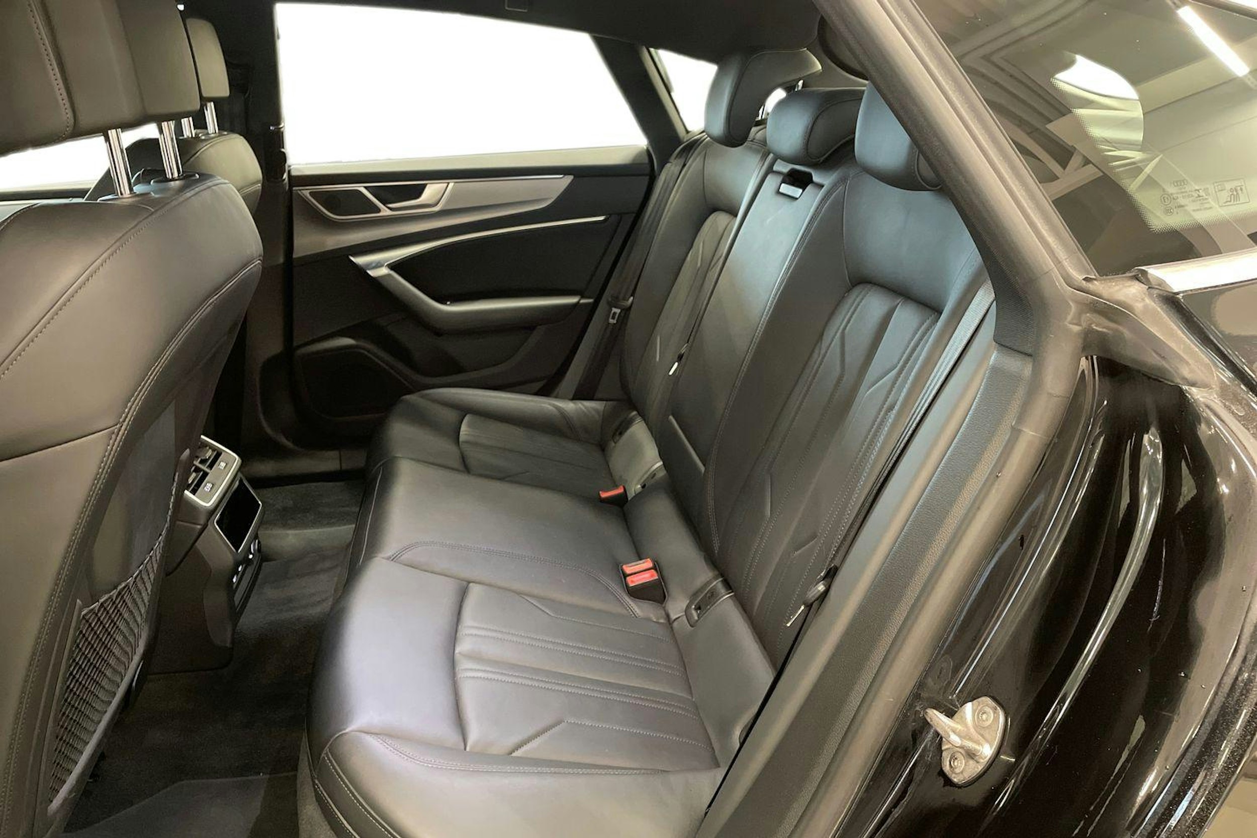 musta Audi A7 2020 kuva 10.