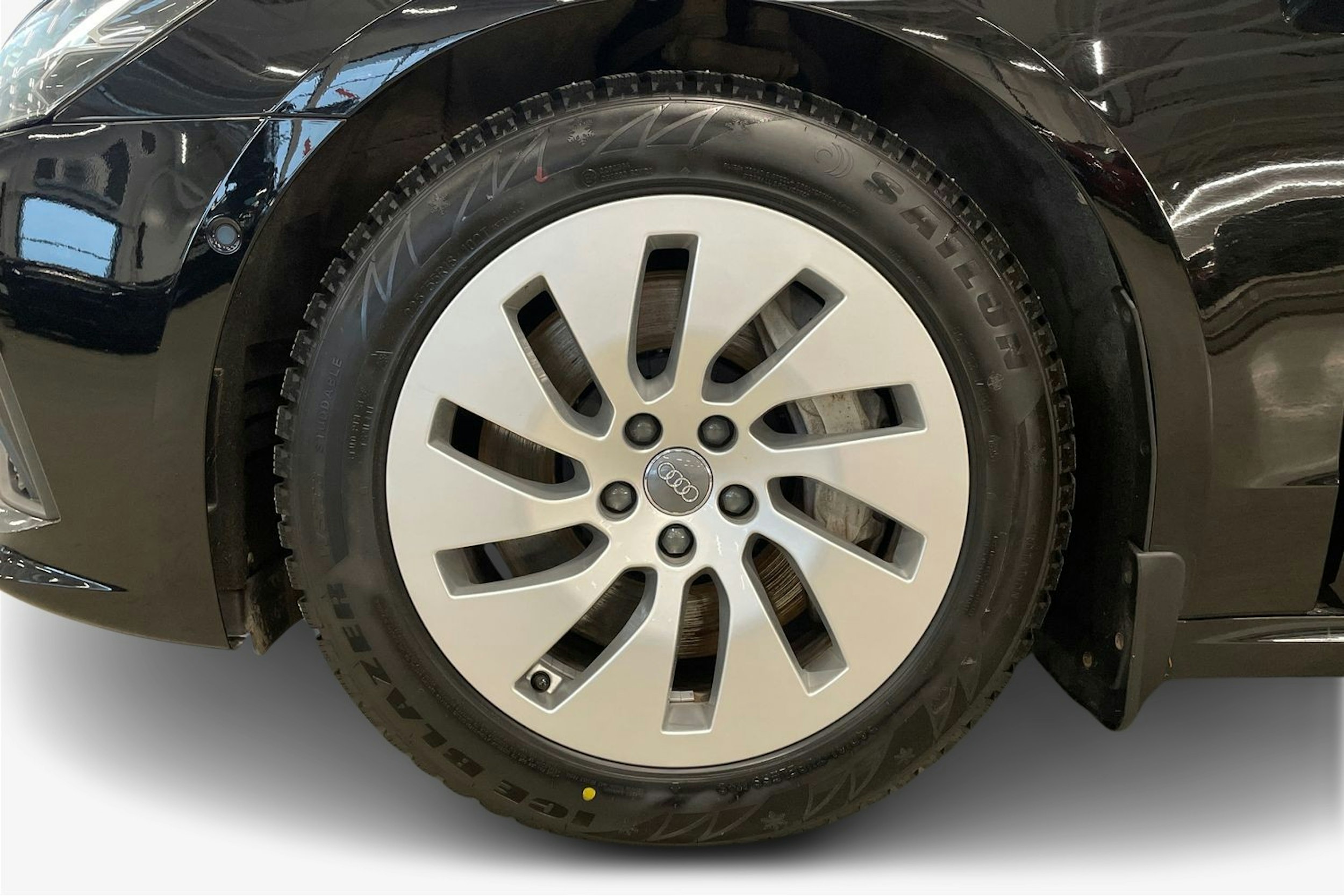 musta Audi A7 2020 kuva 11.