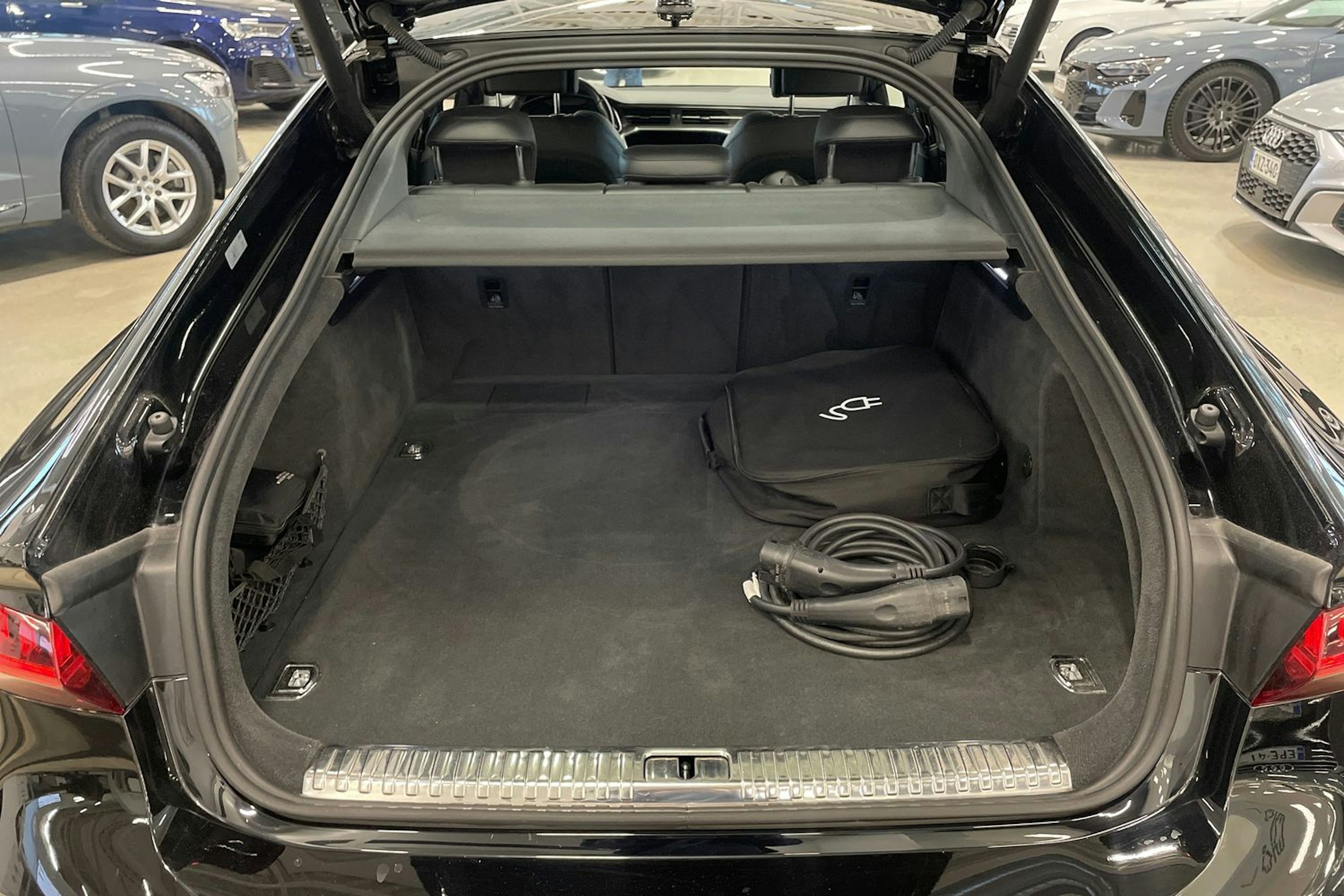 musta Audi A7 2020 kuva 35.