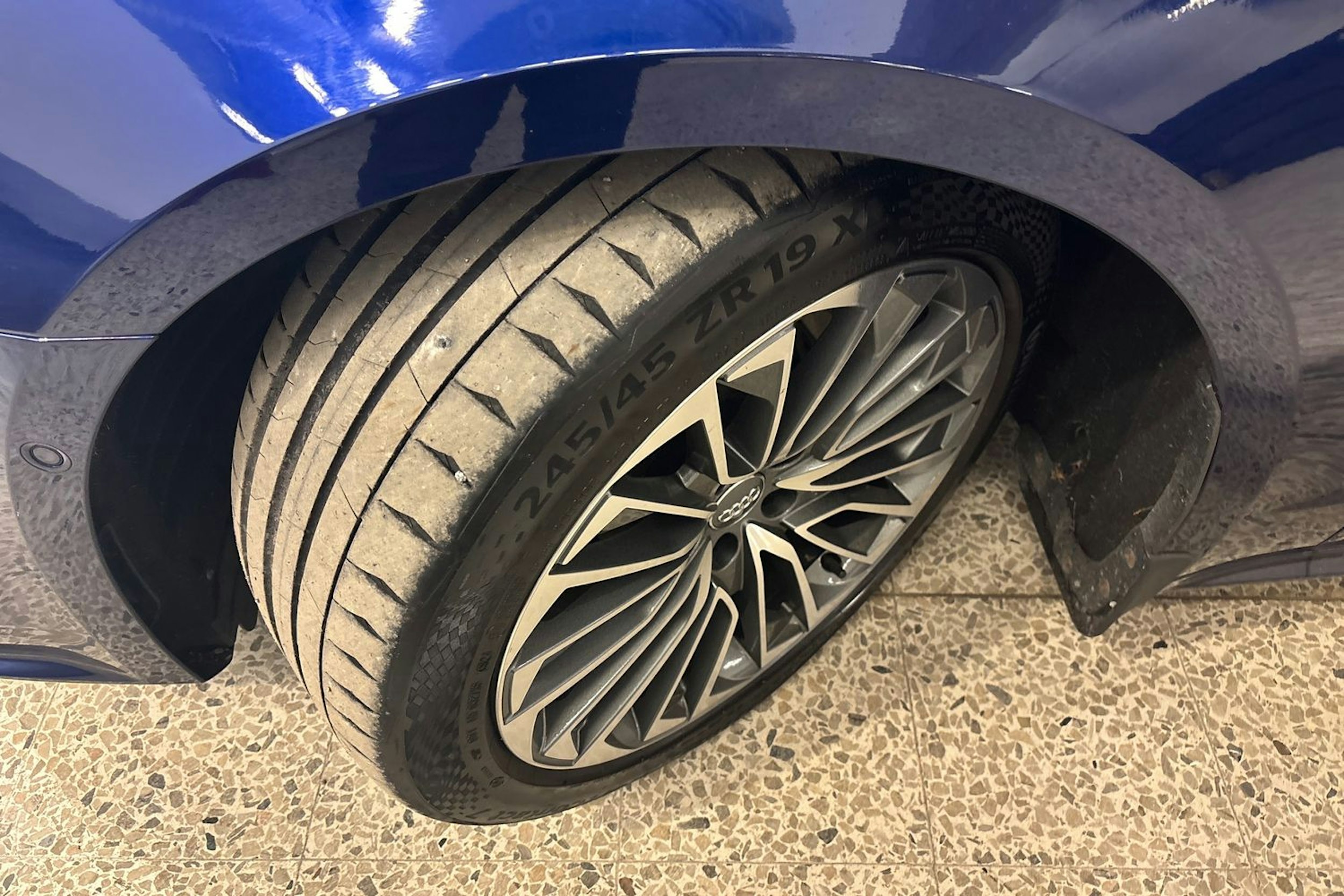 sininen Audi A7 2020 kuva 10.