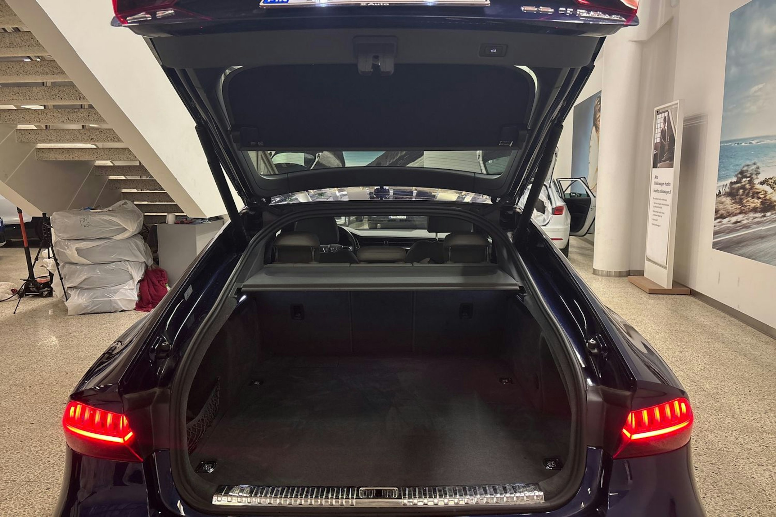 sininen Audi A7 2020 kuva 11.