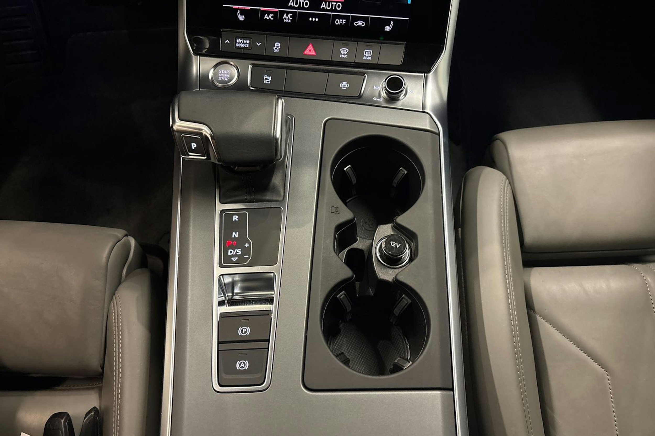 sininen Audi A7 2020 kuva 22.