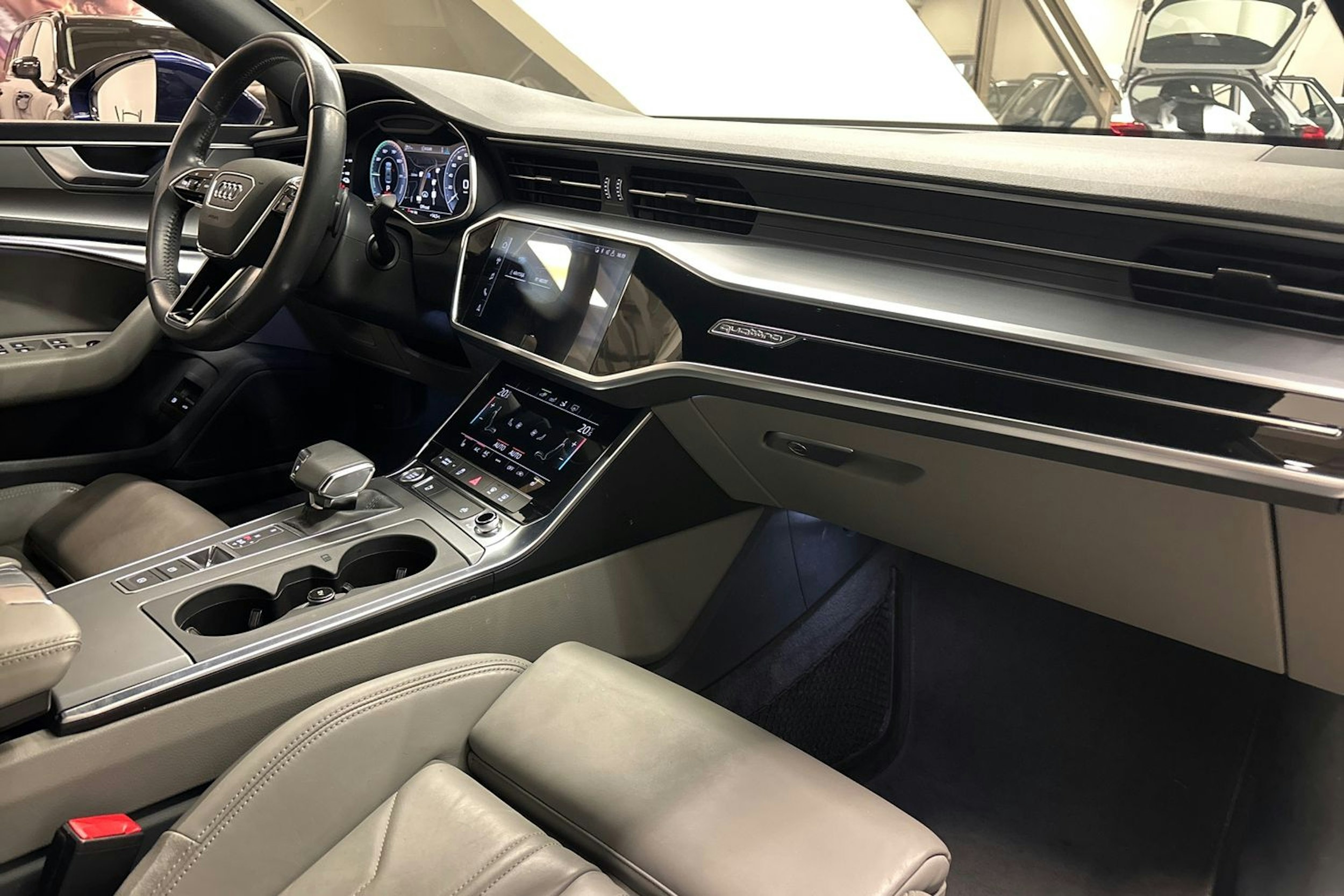 sininen Audi A7 2020 kuva 24.