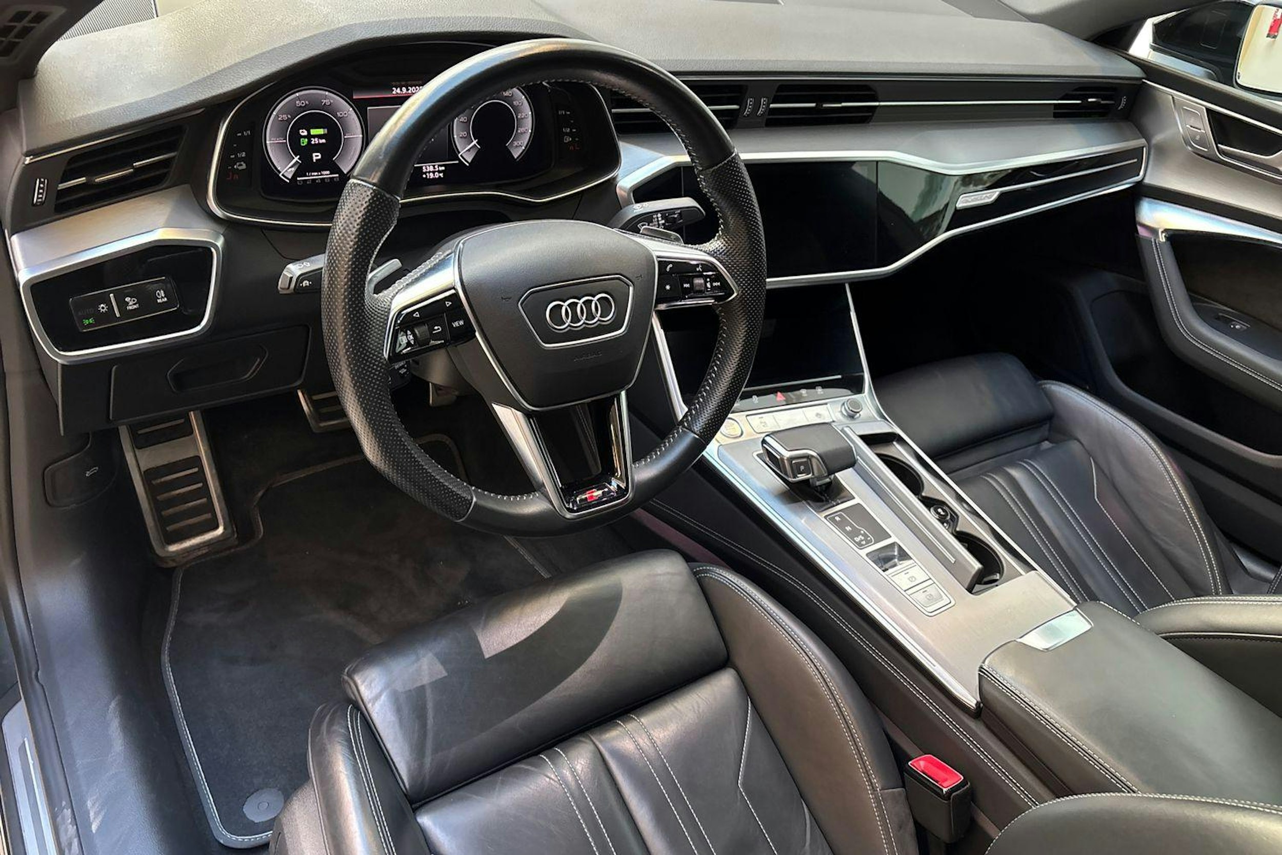 harmaa Audi A7 2020 kuva 6.