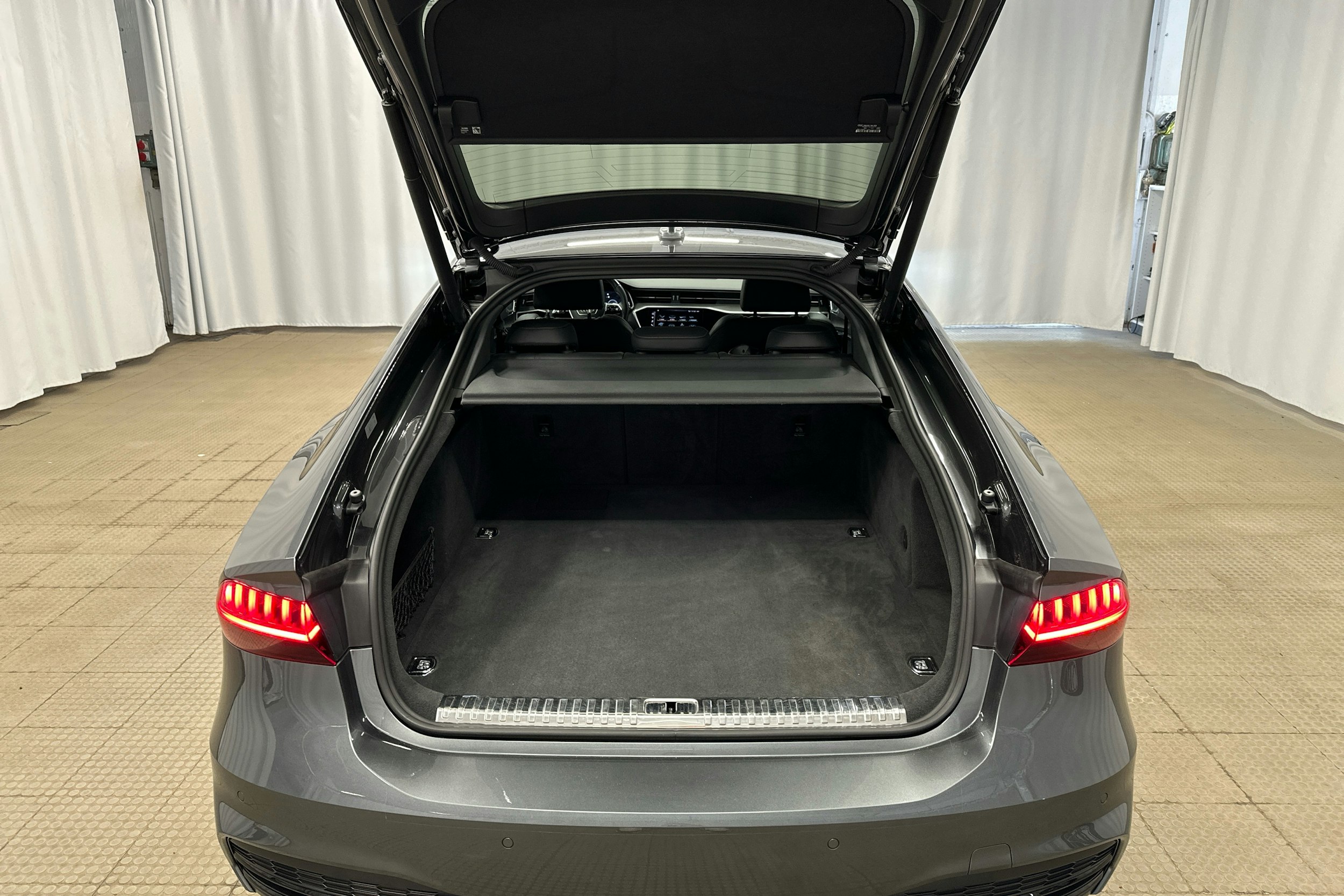 harmaa Audi A7 2021 kuva 26.