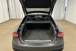 harmaa Audi A7 2021 kuva 26.