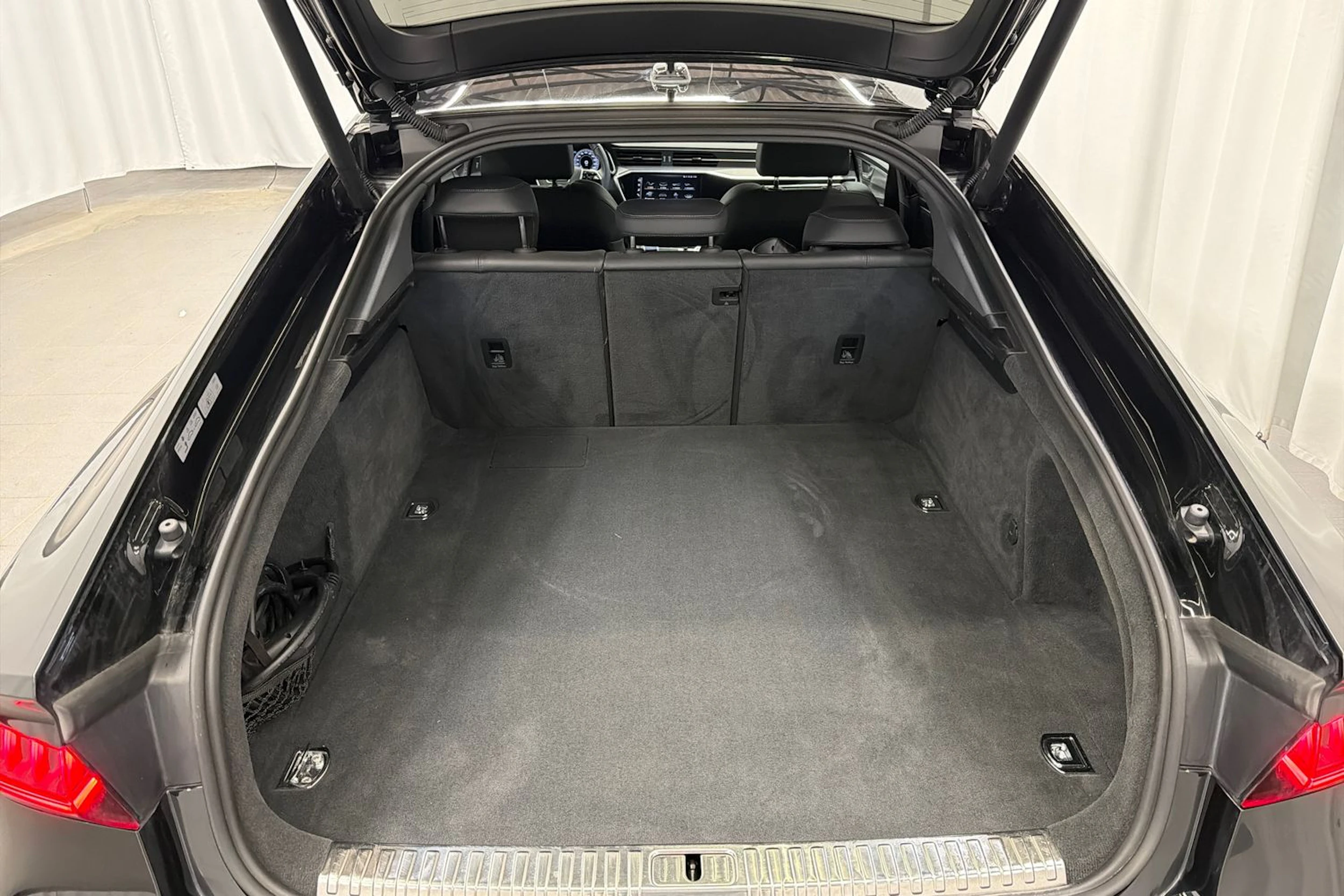 musta Audi A7 2021 kuva 13.