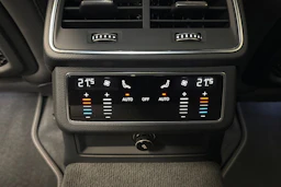musta Audi A7 2021 kuva 16.