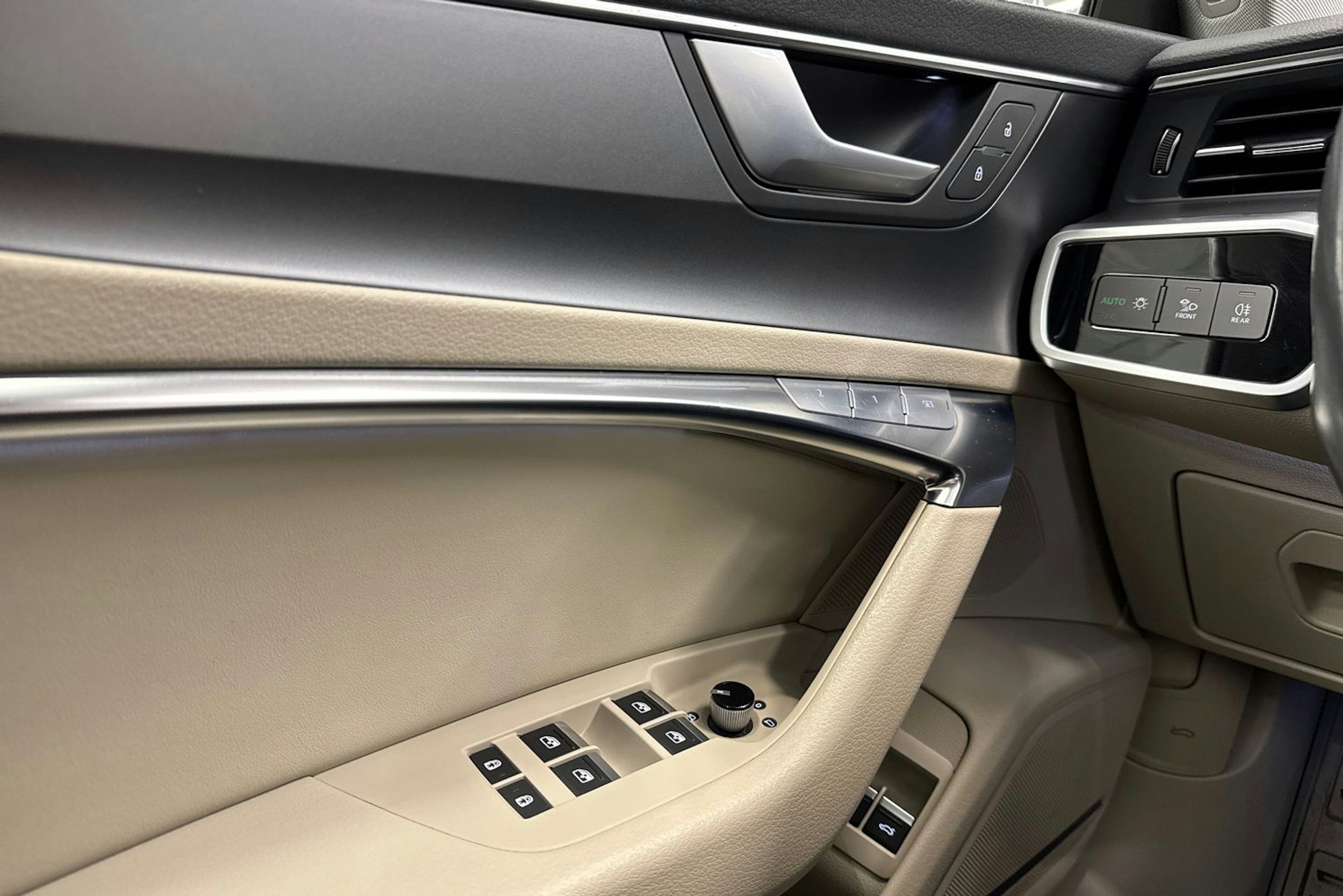 Ruskea (beige) Audi A7 2021 kuva 19.