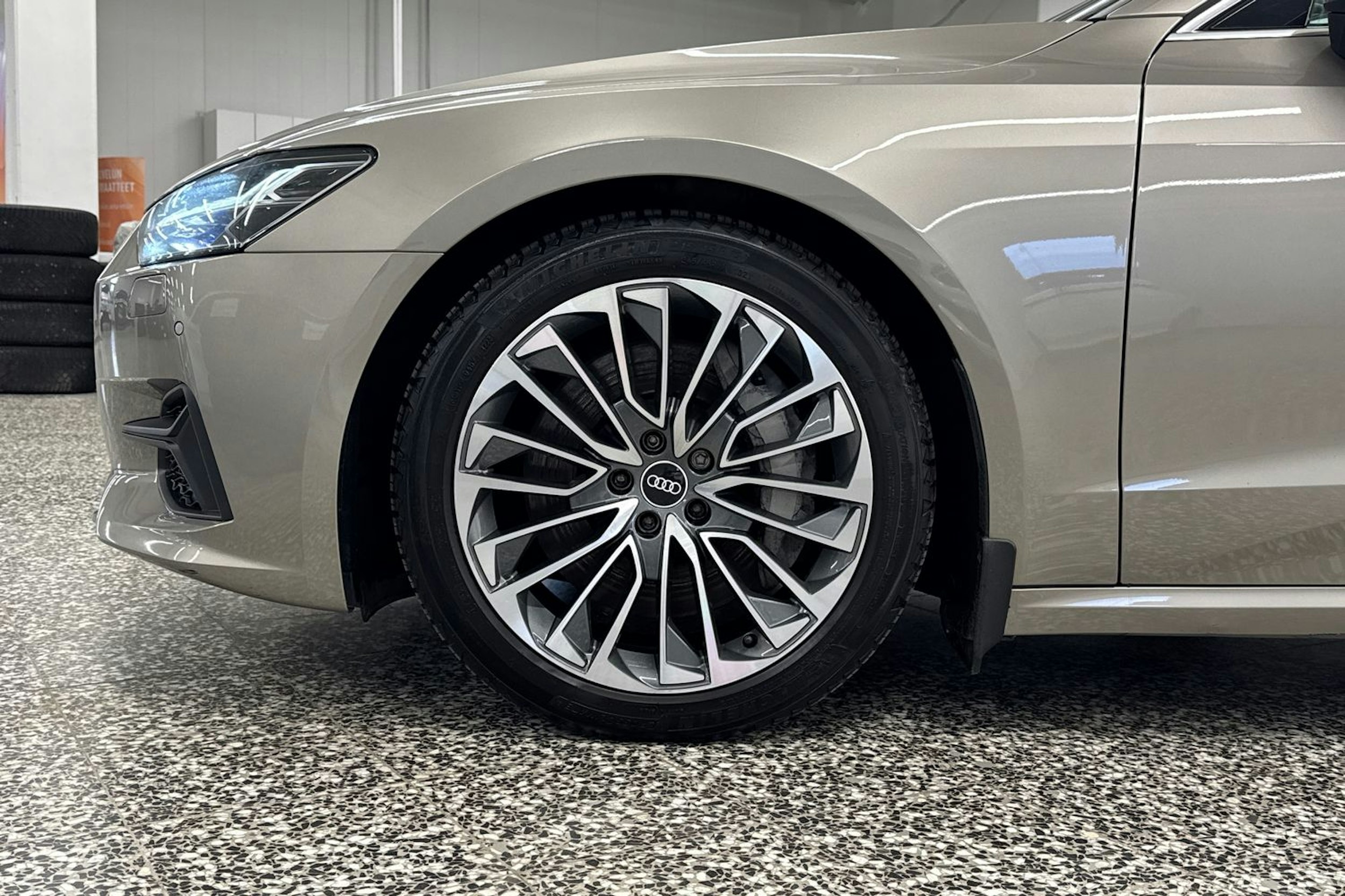 Ruskea (beige) Audi A7 2021 kuva 43.