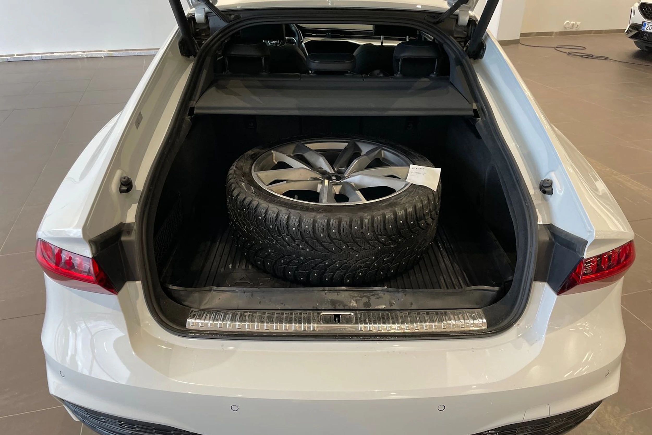 met. valkoinen Audi A7 2021 kuva 12.