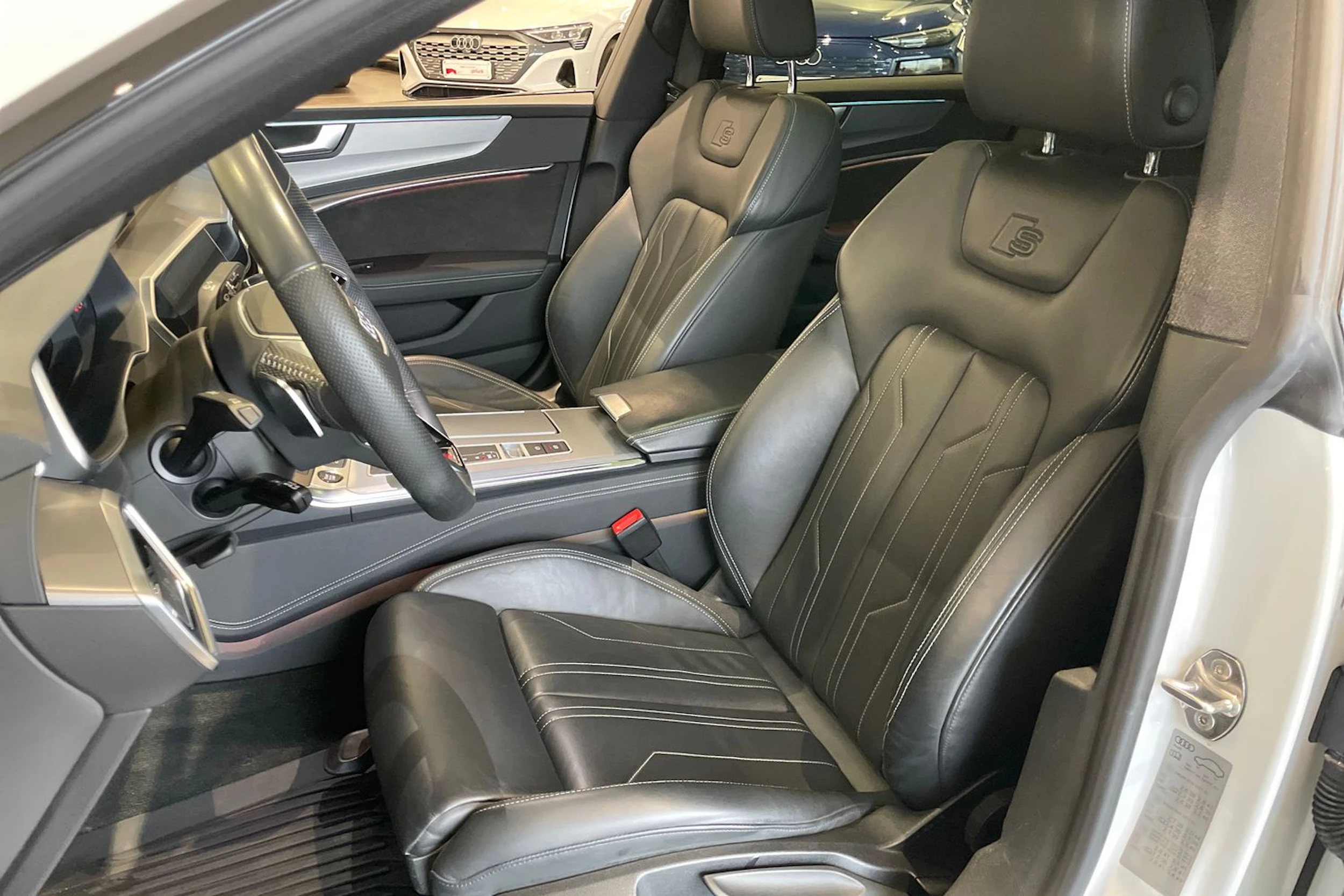 met. valkoinen Audi A7 2021 kuva 13.