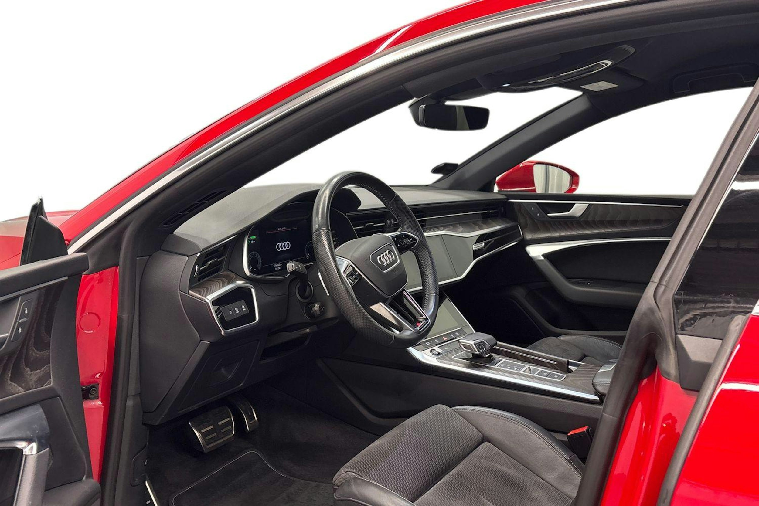 punainen Audi A7 2021 kuva 7.