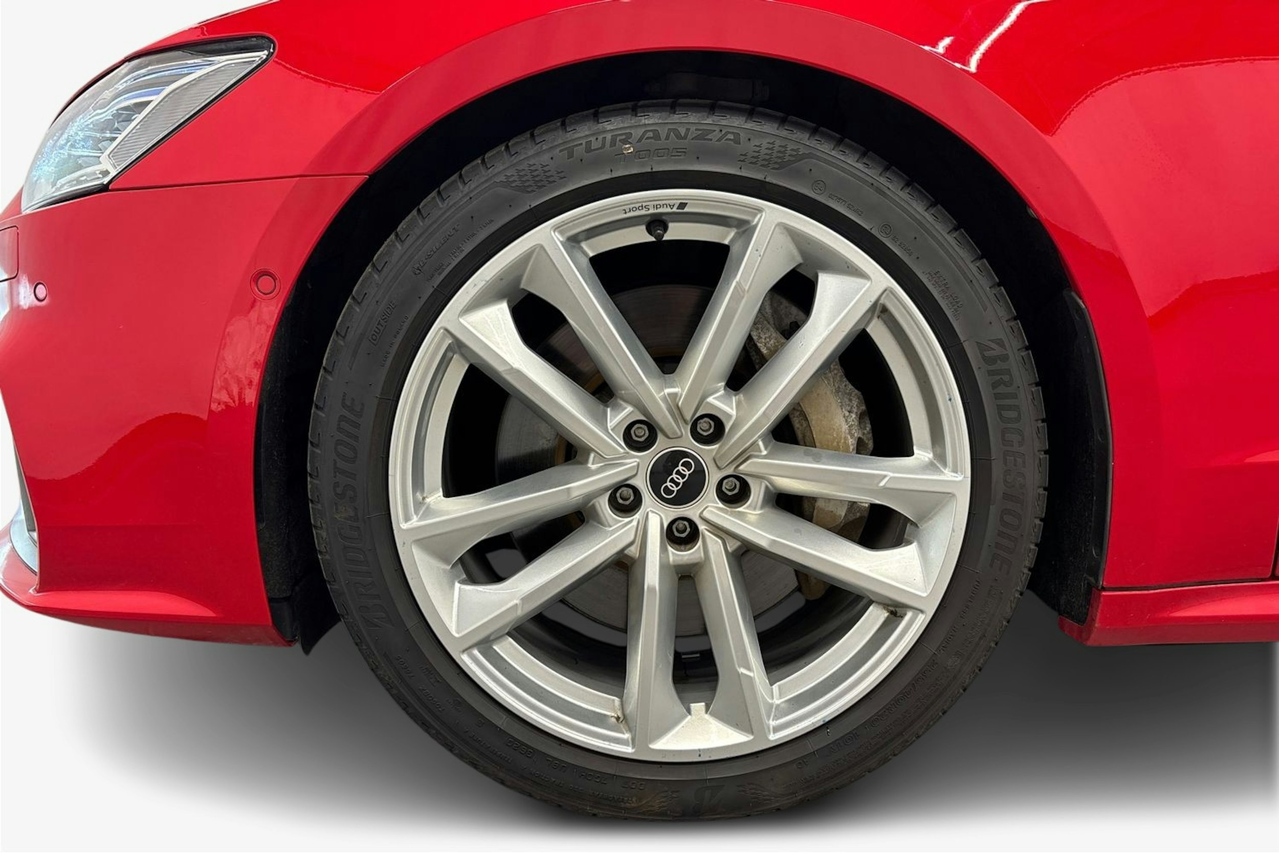 punainen Audi A7 2021 kuva 11.