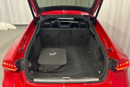 punainen Audi A7 2021 kuva 16.