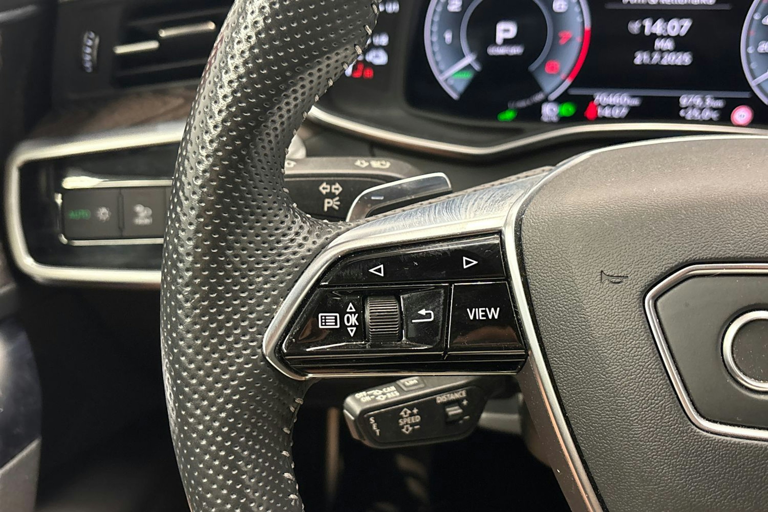 punainen Audi A7 2021 kuva 19.