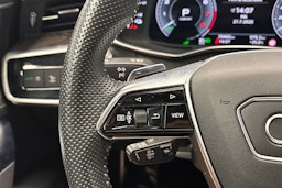 punainen Audi A7 2021 kuva 19.