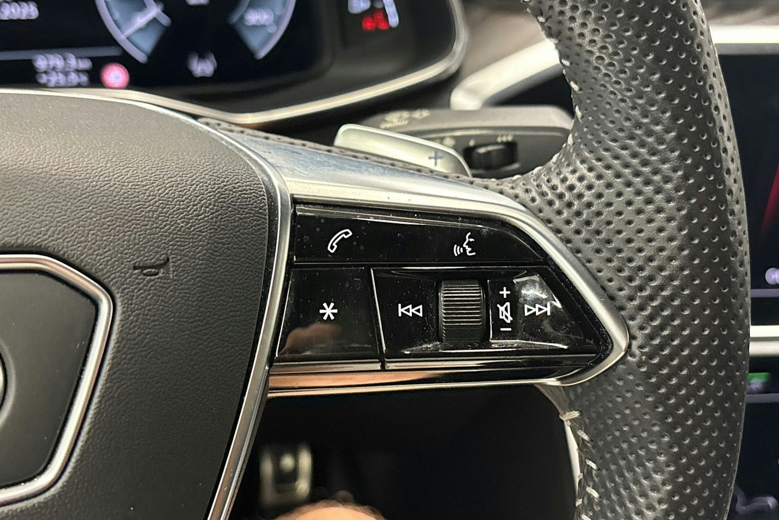 punainen Audi A7 2021 kuva 20.