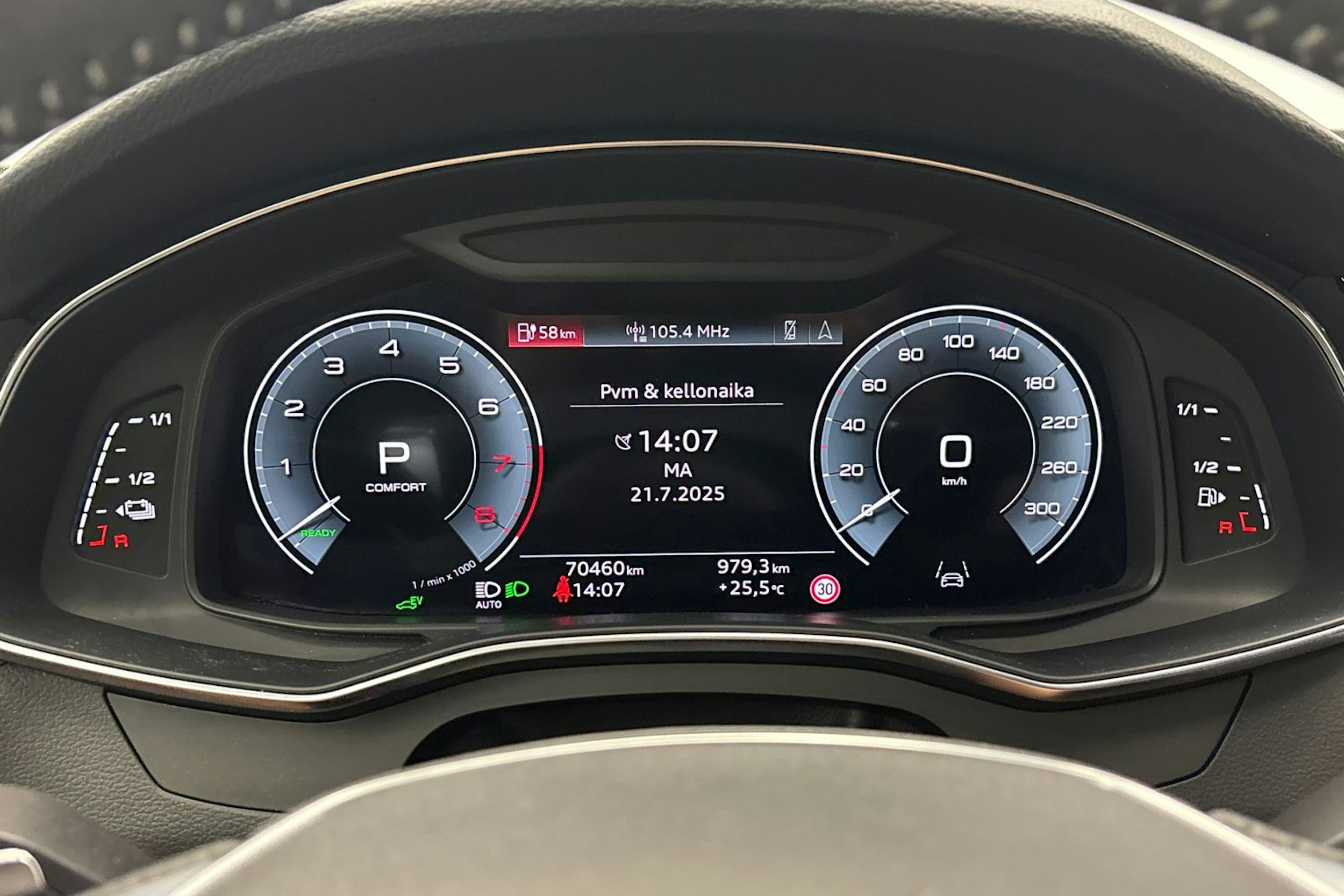 punainen Audi A7 2021 kuva 22.
