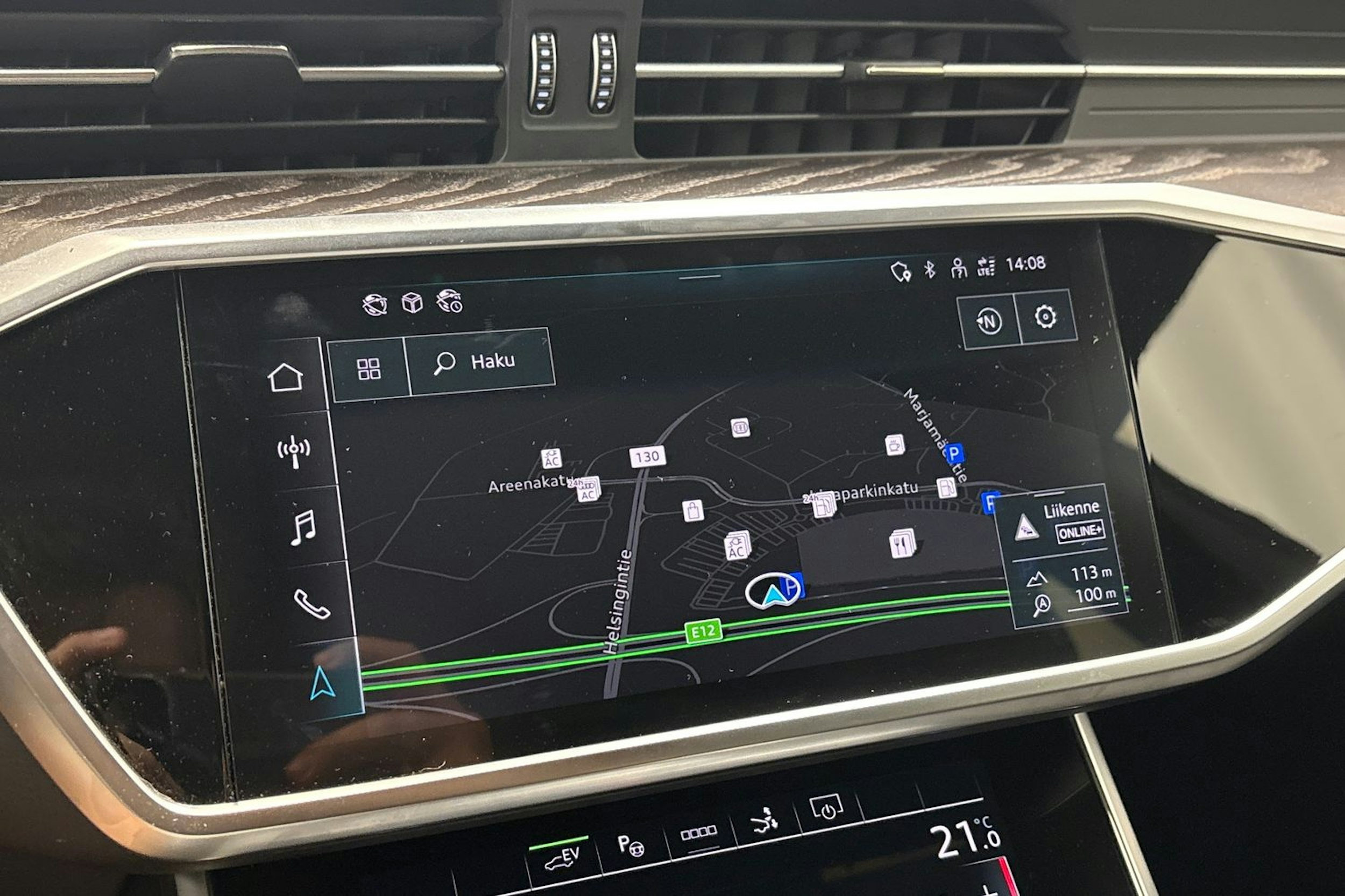 punainen Audi A7 2021 kuva 23.