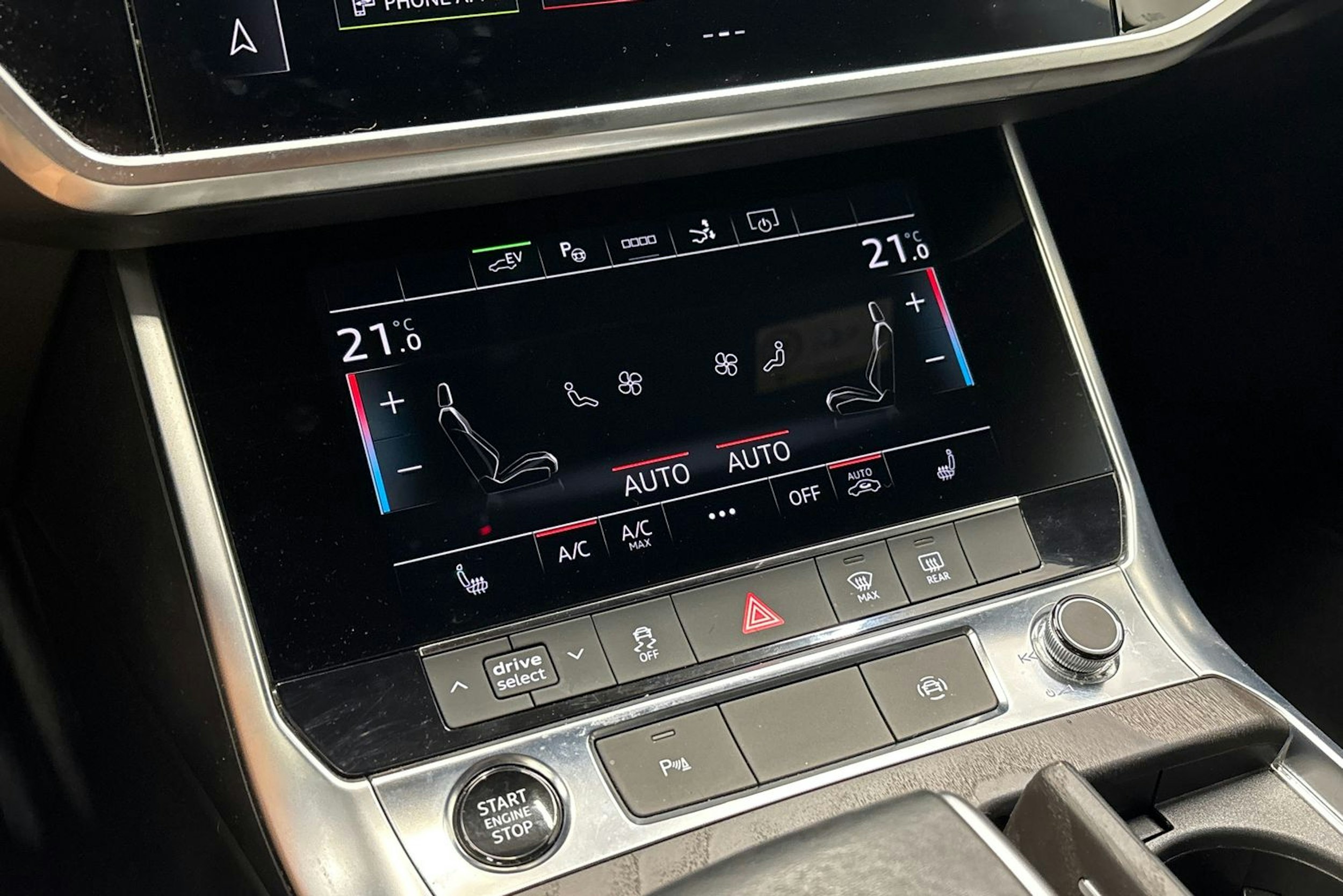 punainen Audi A7 2021 kuva 24.