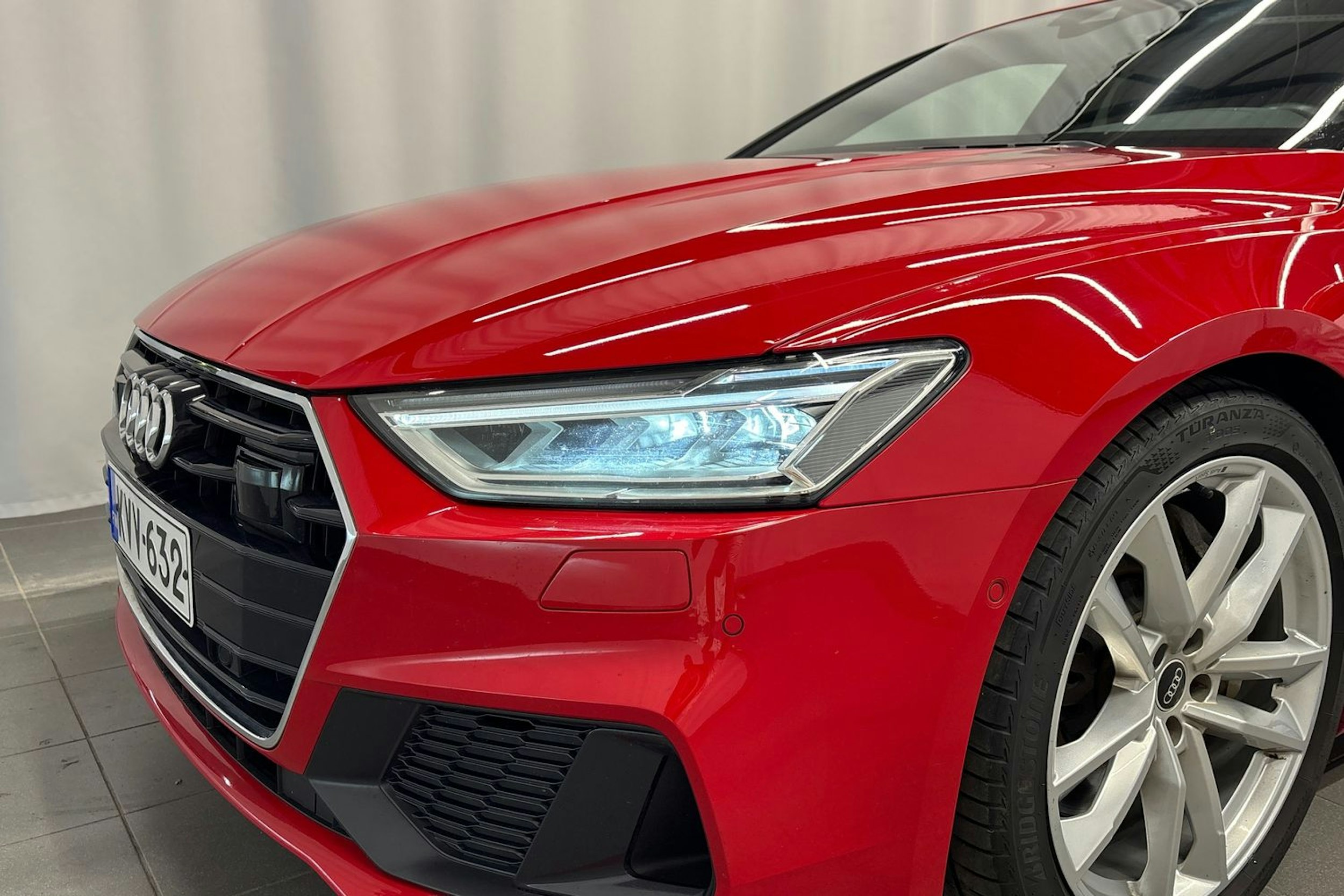 punainen Audi A7 2021 kuva 27.