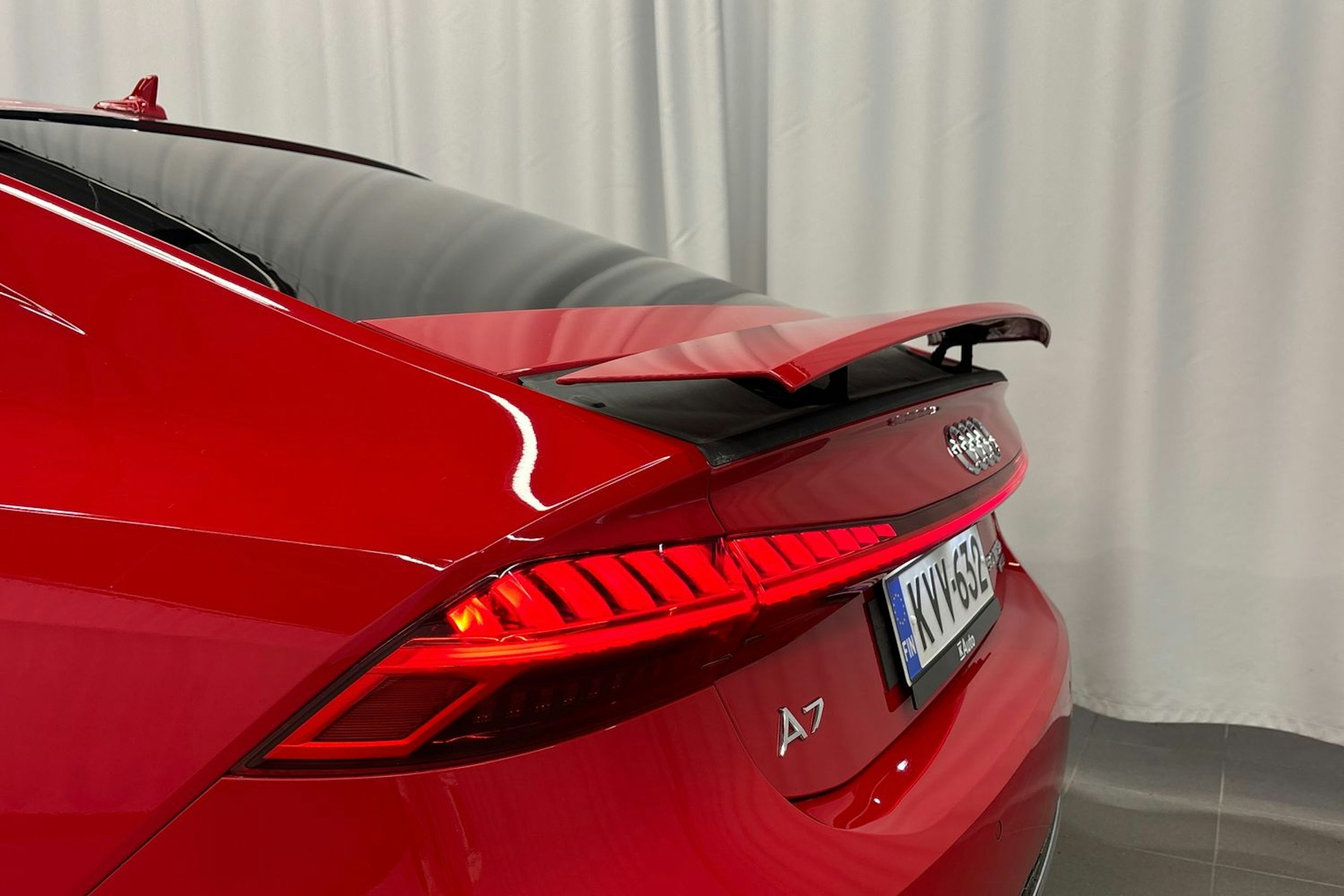 punainen Audi A7 2021 kuva 28.