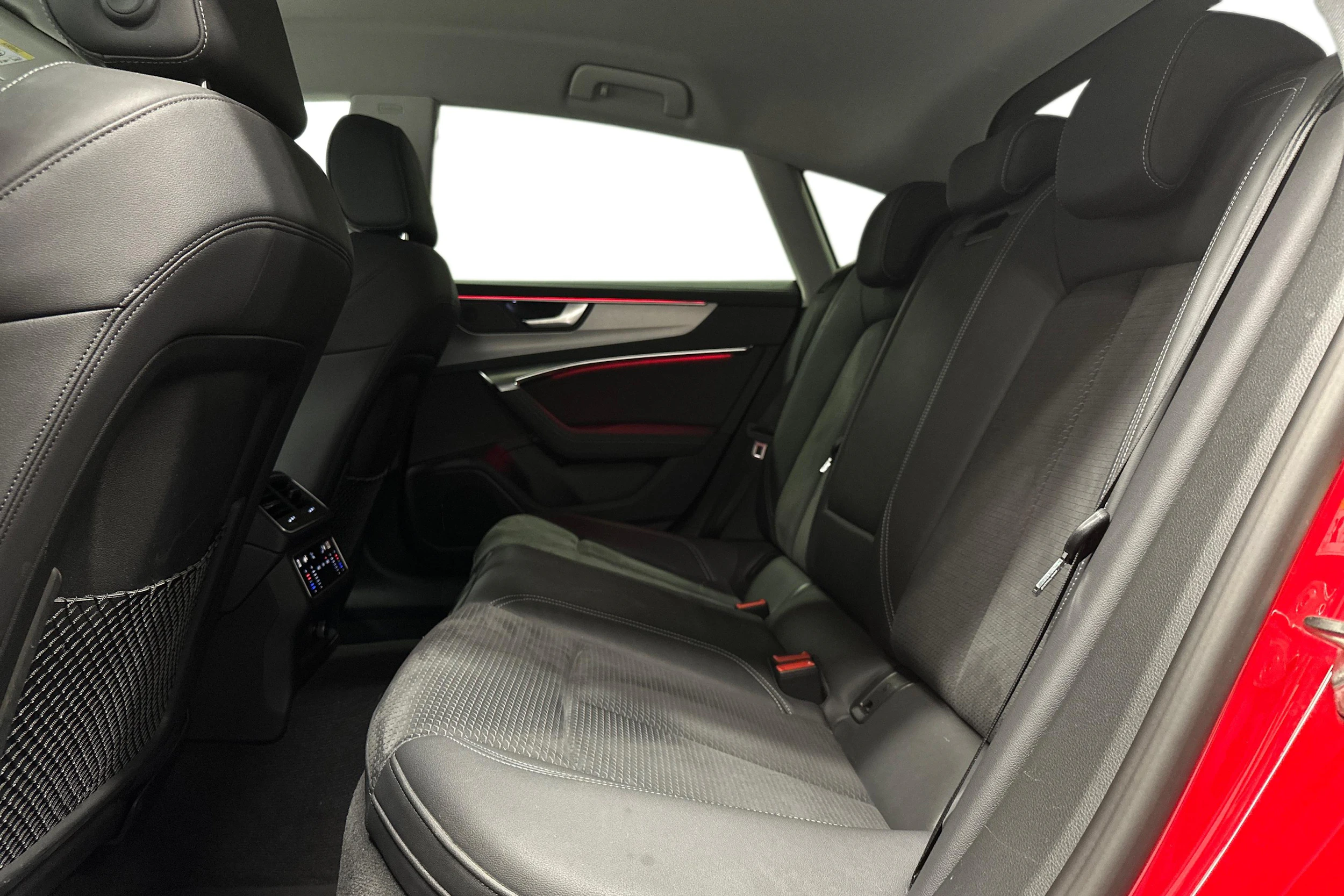 punainen Audi A7 2023 kuva 8.