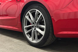 punainen Audi A7 2023 kuva 10.
