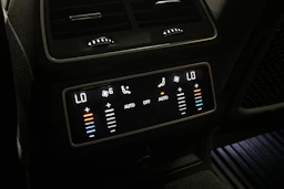 punainen Audi A7 2023 kuva 13.