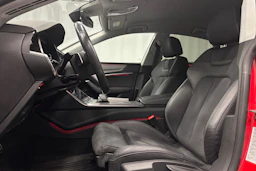 punainen Audi A7 2023 kuva 14.
