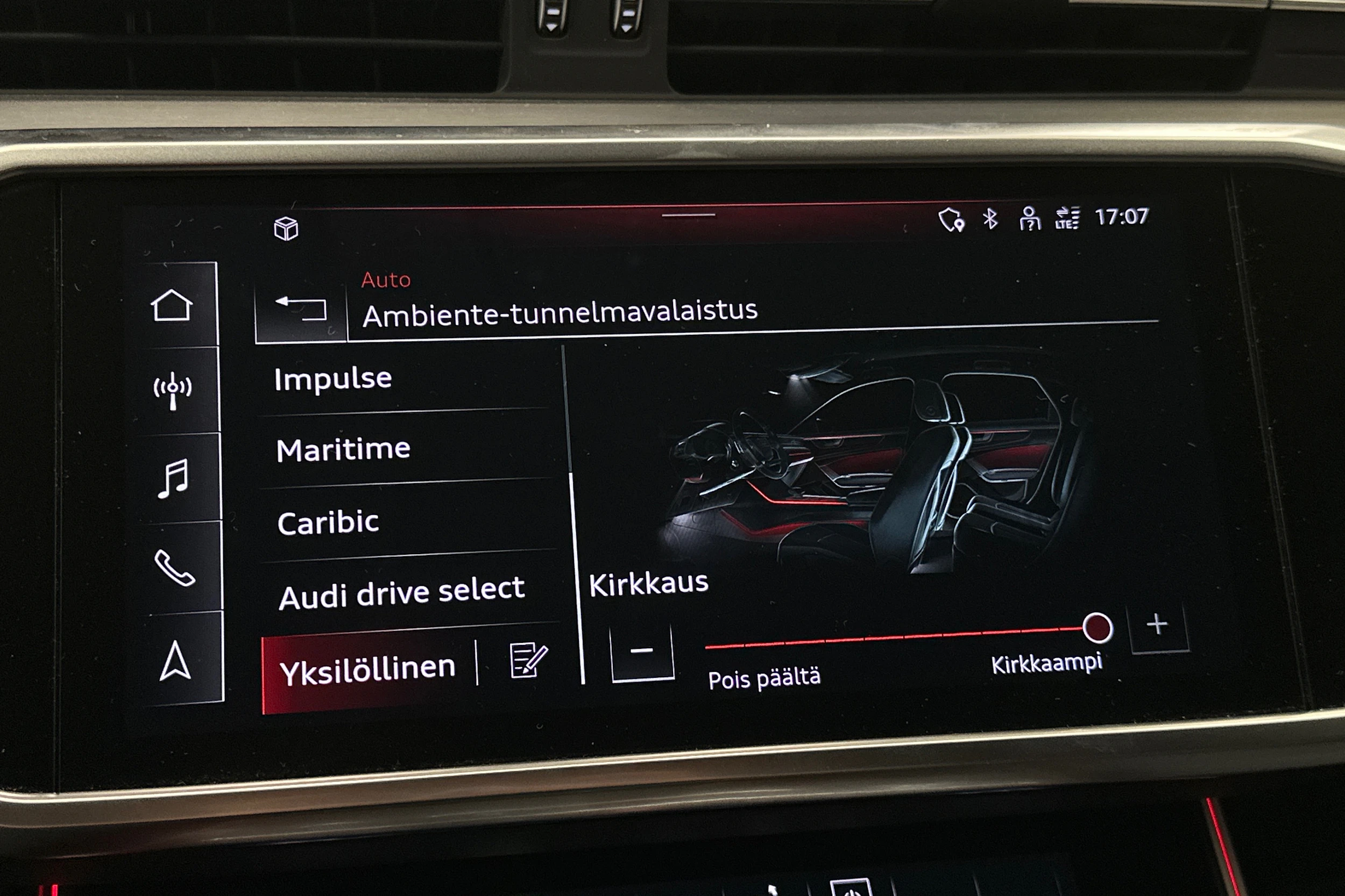 punainen Audi A7 2023 kuva 23.