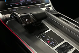 punainen Audi A7 2023 kuva 28.