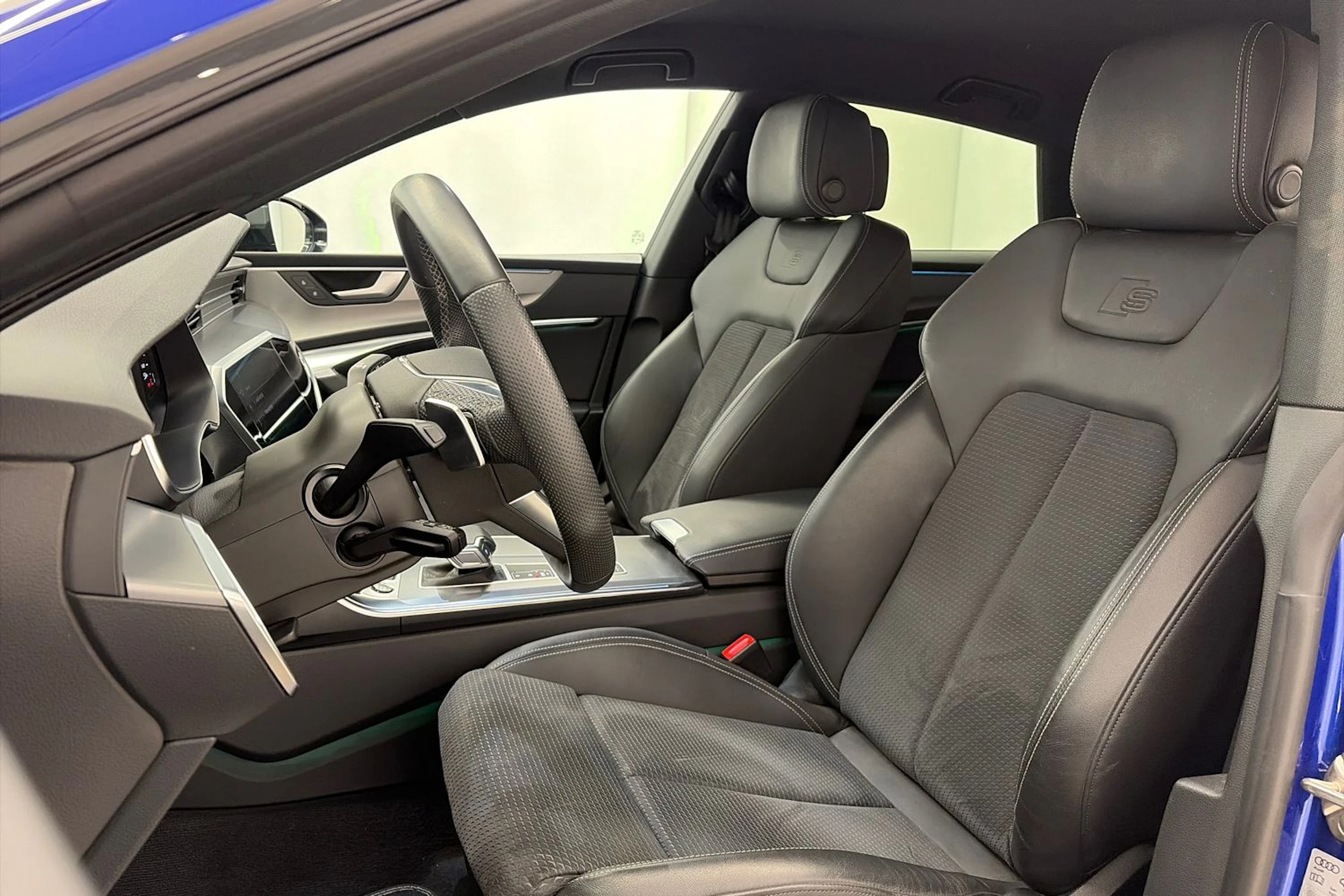 Sininen Audi A7 2023 kuva 17.