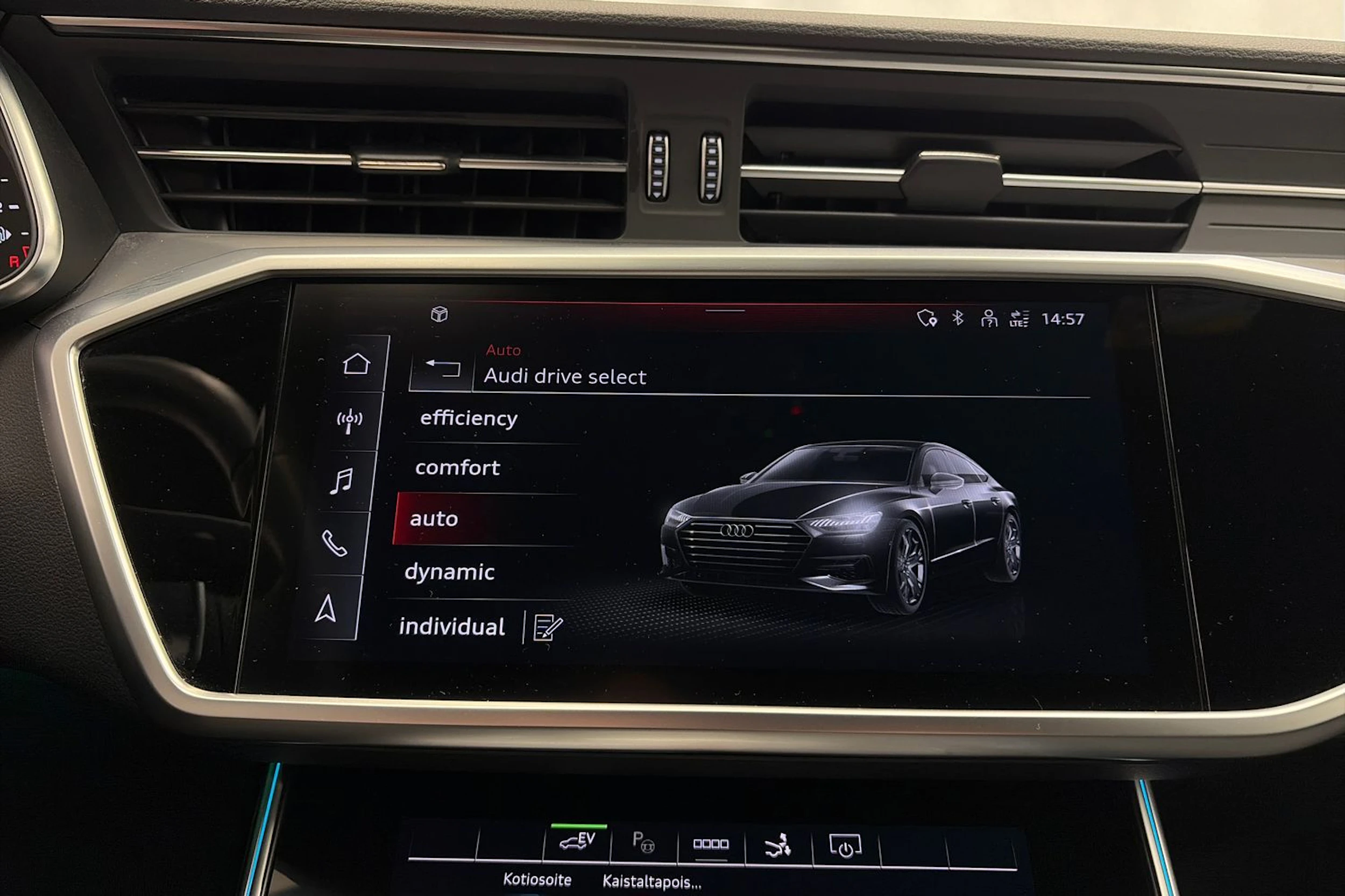 Sininen Audi A7 2023 kuva 28.