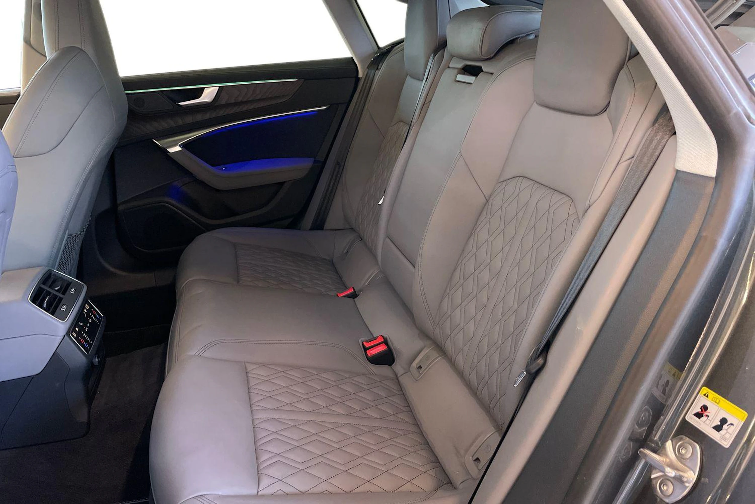 Harmaa Audi A7 2023 kuva 11.