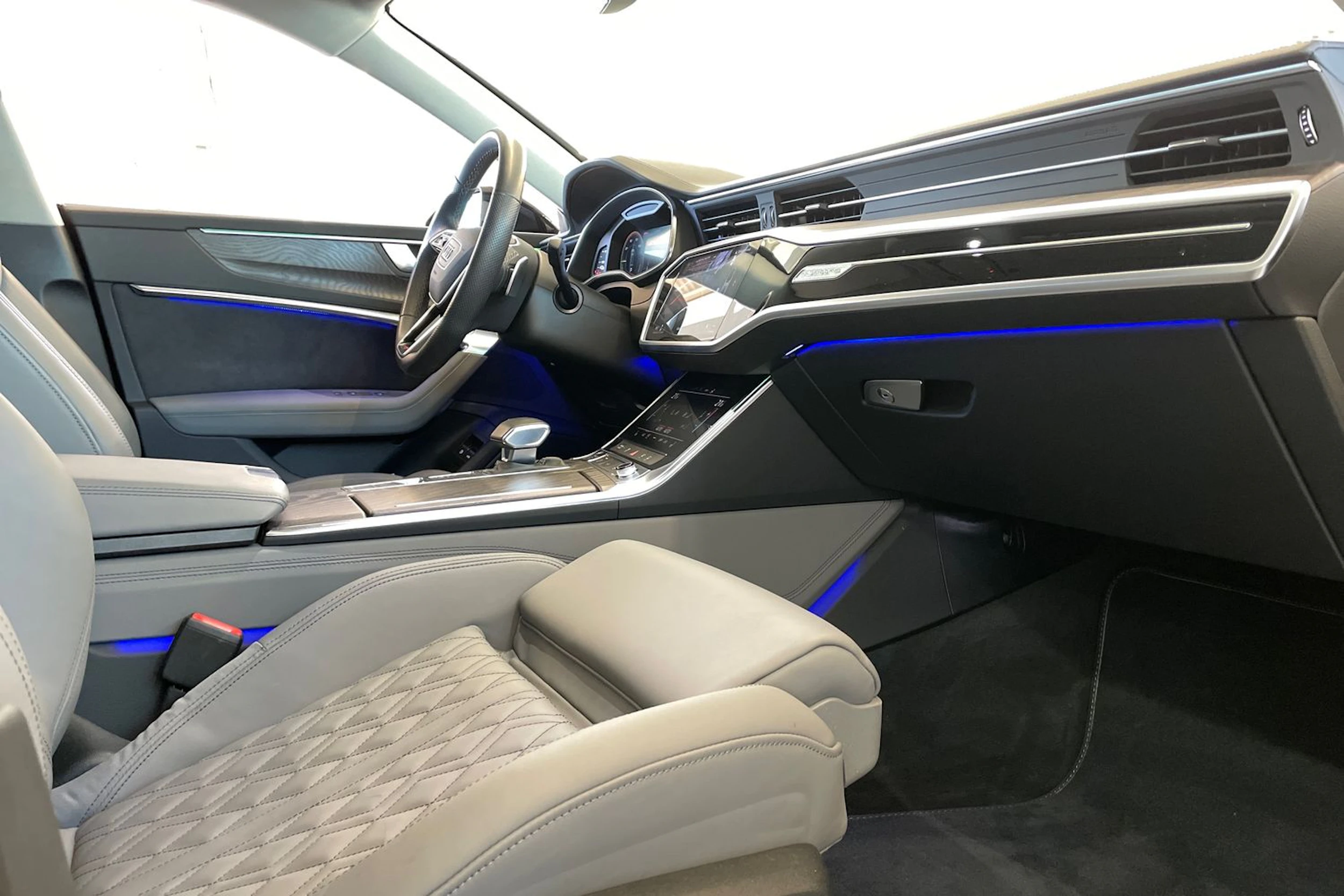 Harmaa Audi A7 2023 kuva 25.