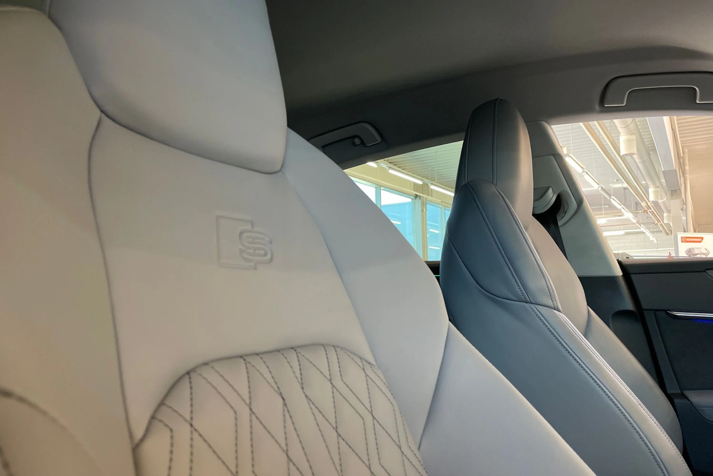 Harmaa Audi A7 2023 kuva 26.