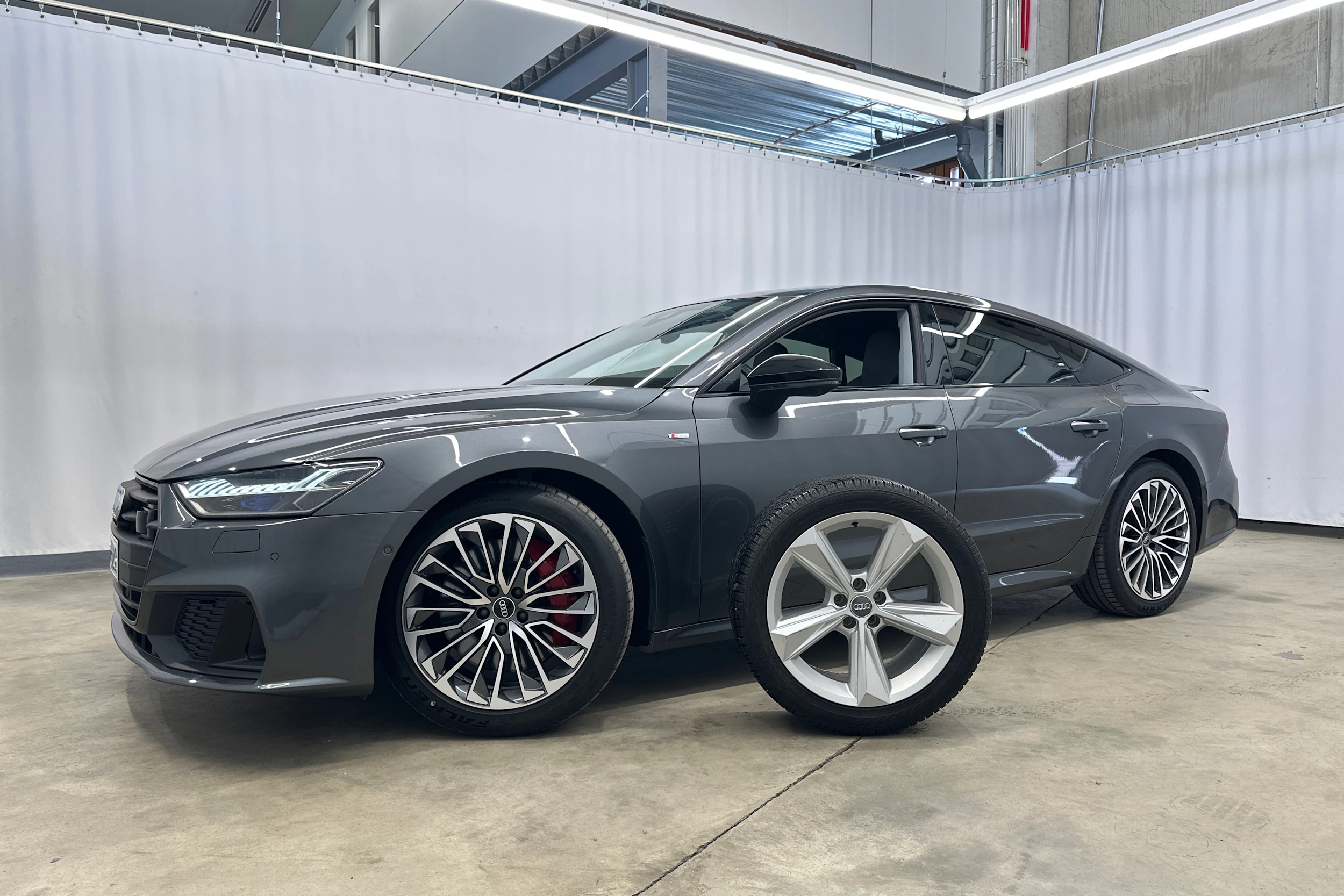 Harmaa Audi A7 2023 kuva 31.