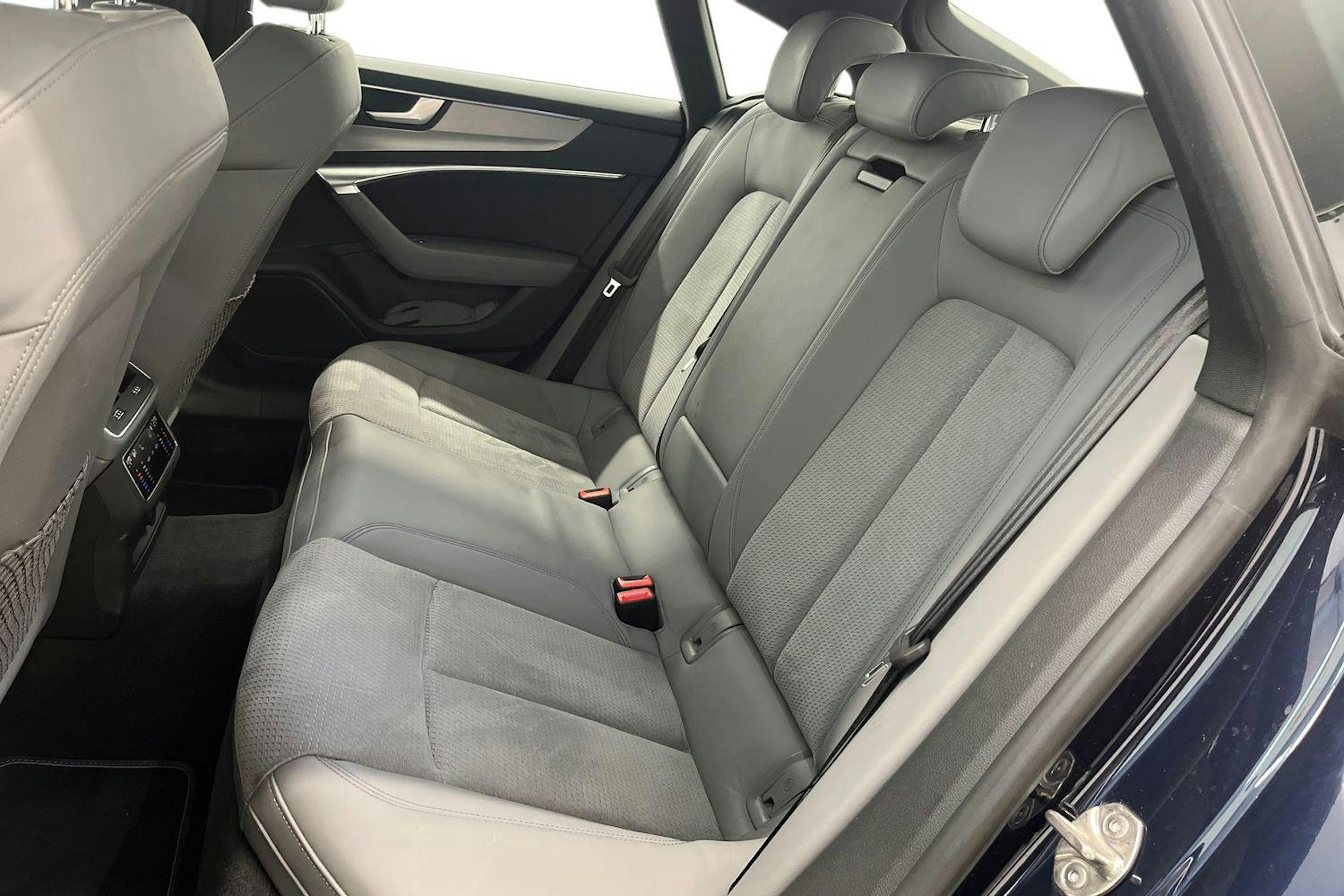 Sininen Audi A7 2023 kuva 10.