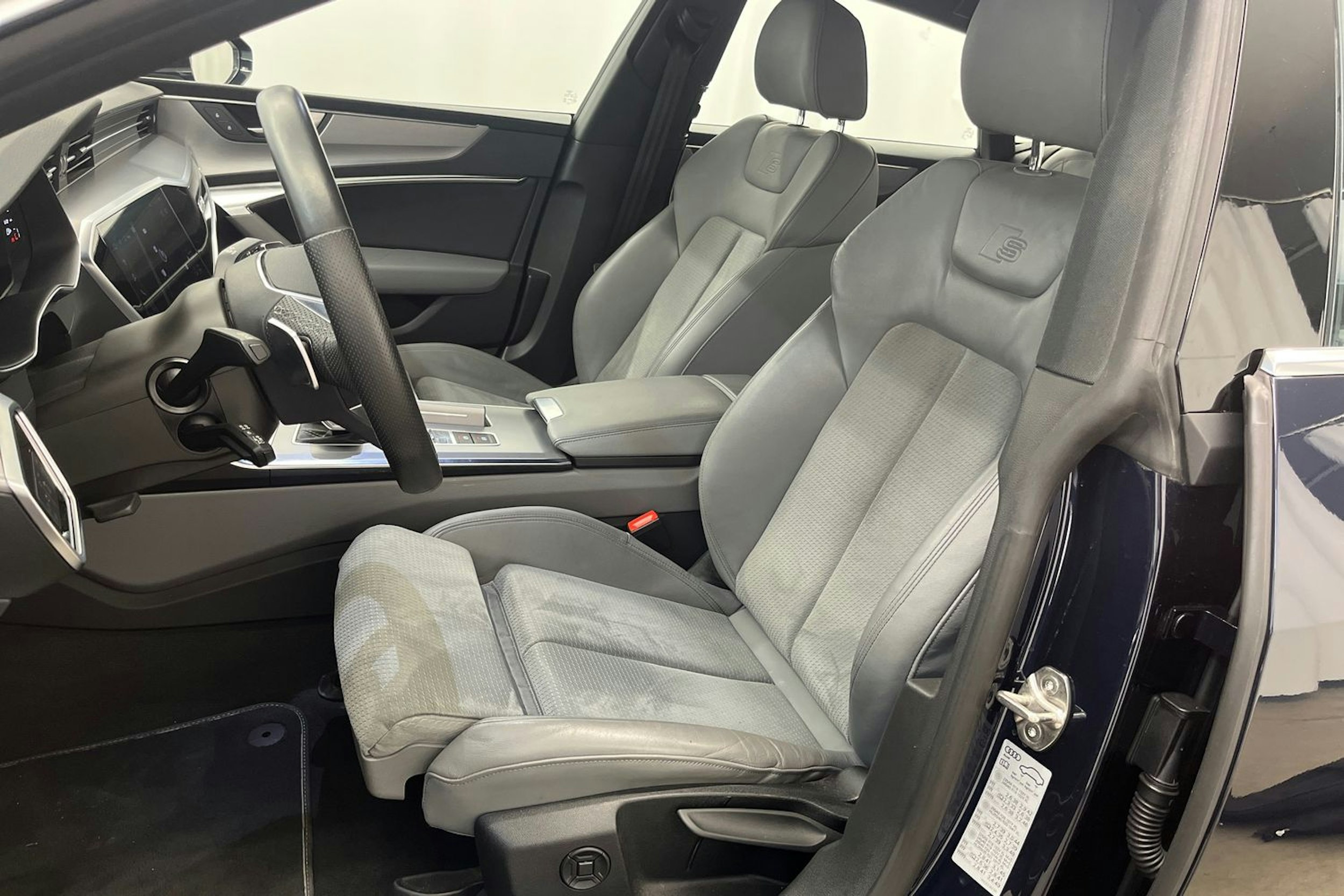 Sininen Audi A7 2023 kuva 15.