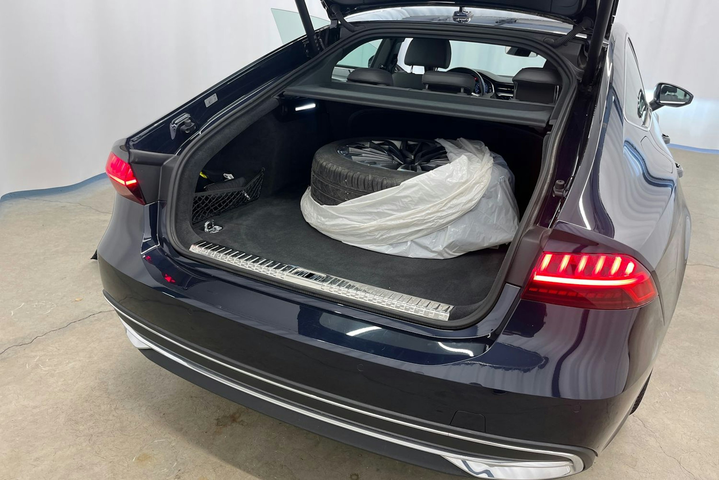 Sininen Audi A7 2023 kuva 21.