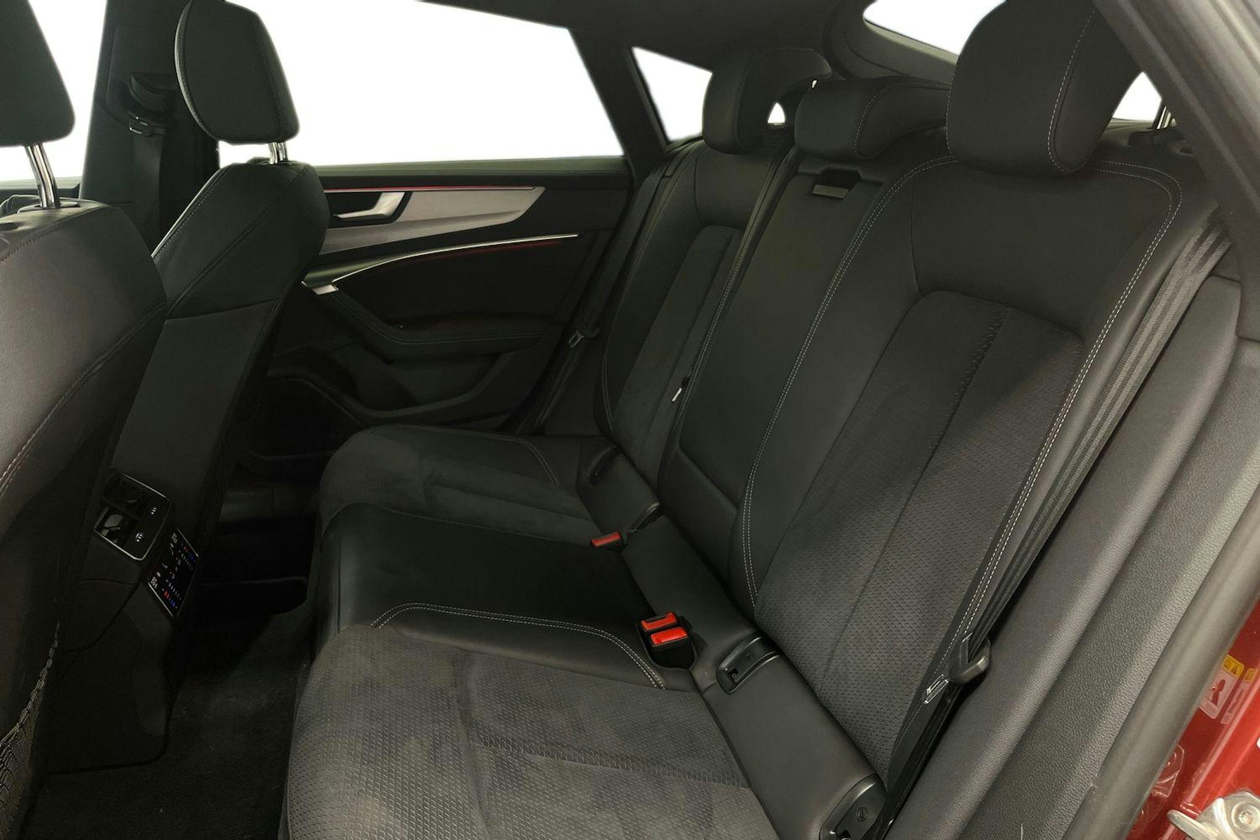 punainen Audi A7 2024 kuva 10.