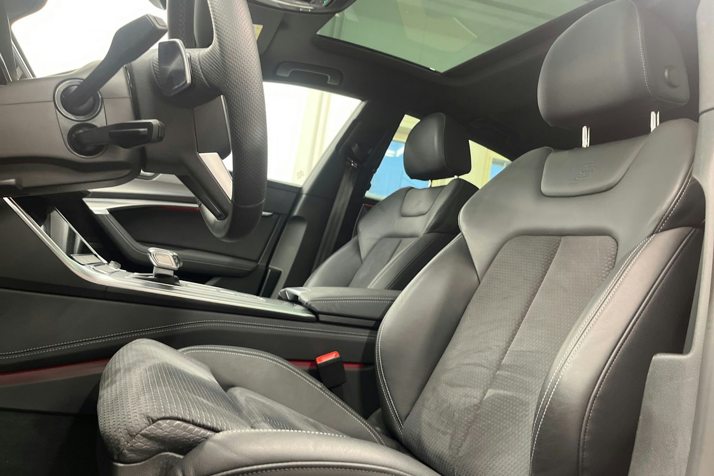 punainen Audi A7 2024 kuva 14.