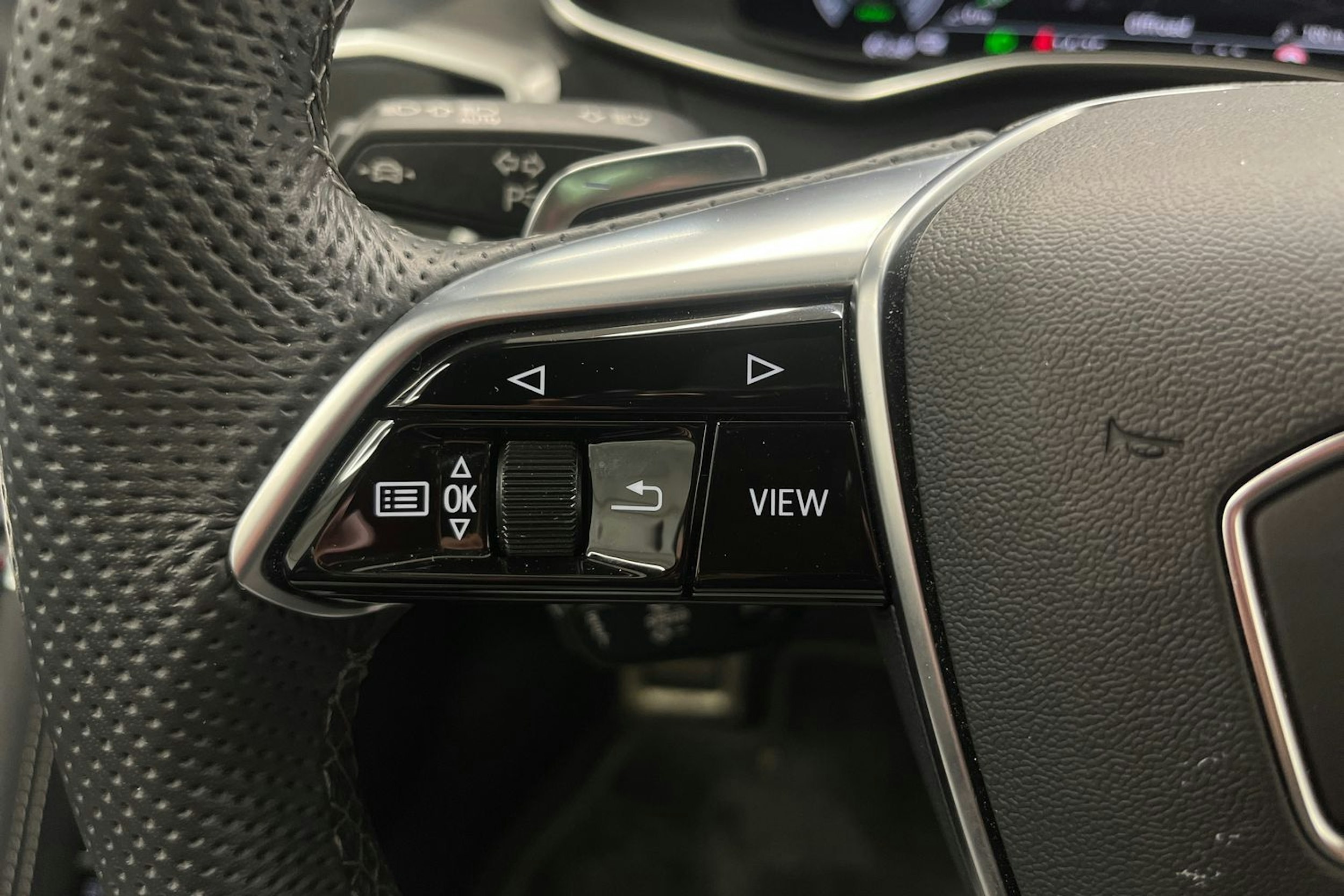 punainen Audi A7 2024 kuva 21.