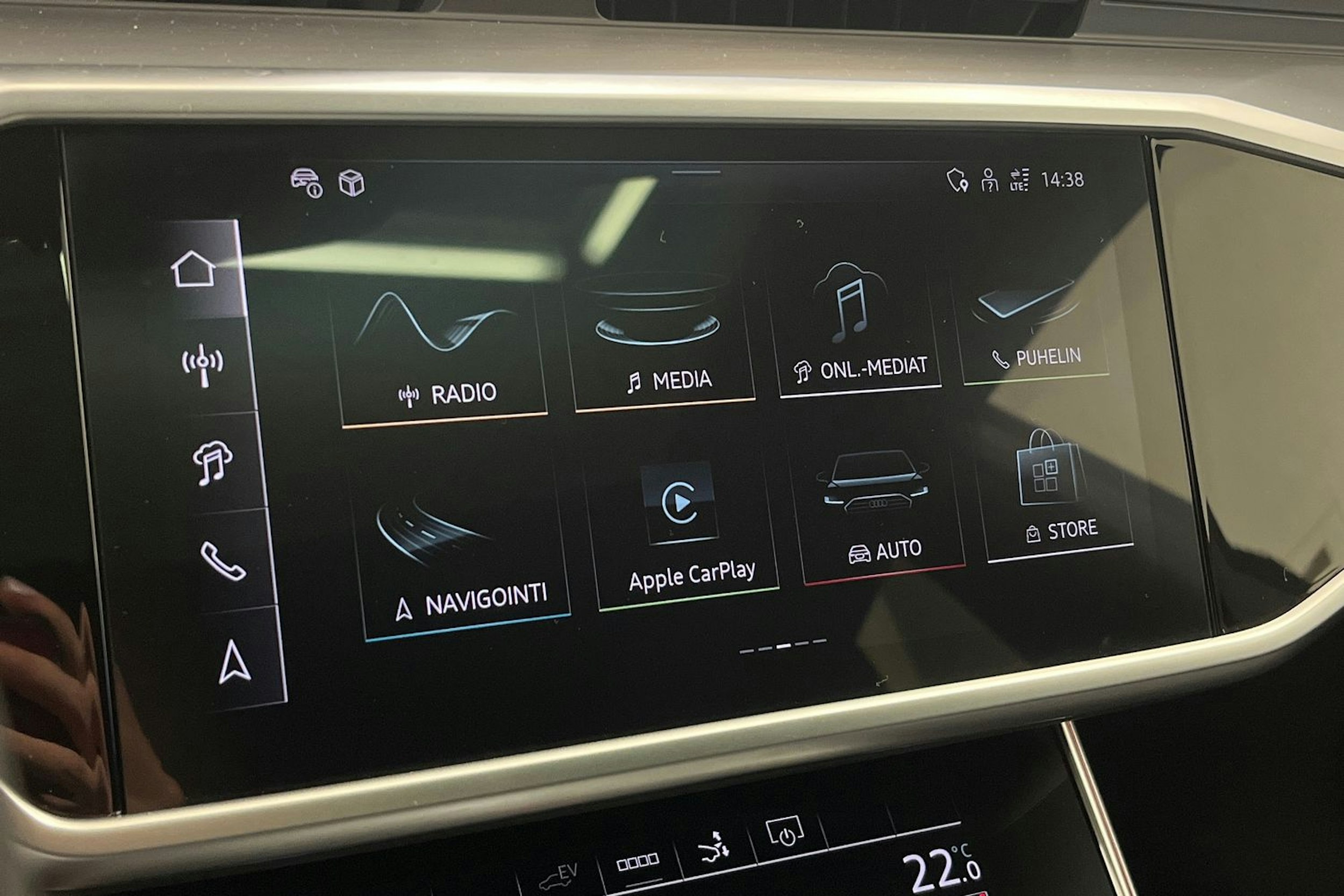 punainen Audi A7 2024 kuva 26.