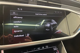 punainen Audi A7 2024 kuva 27.