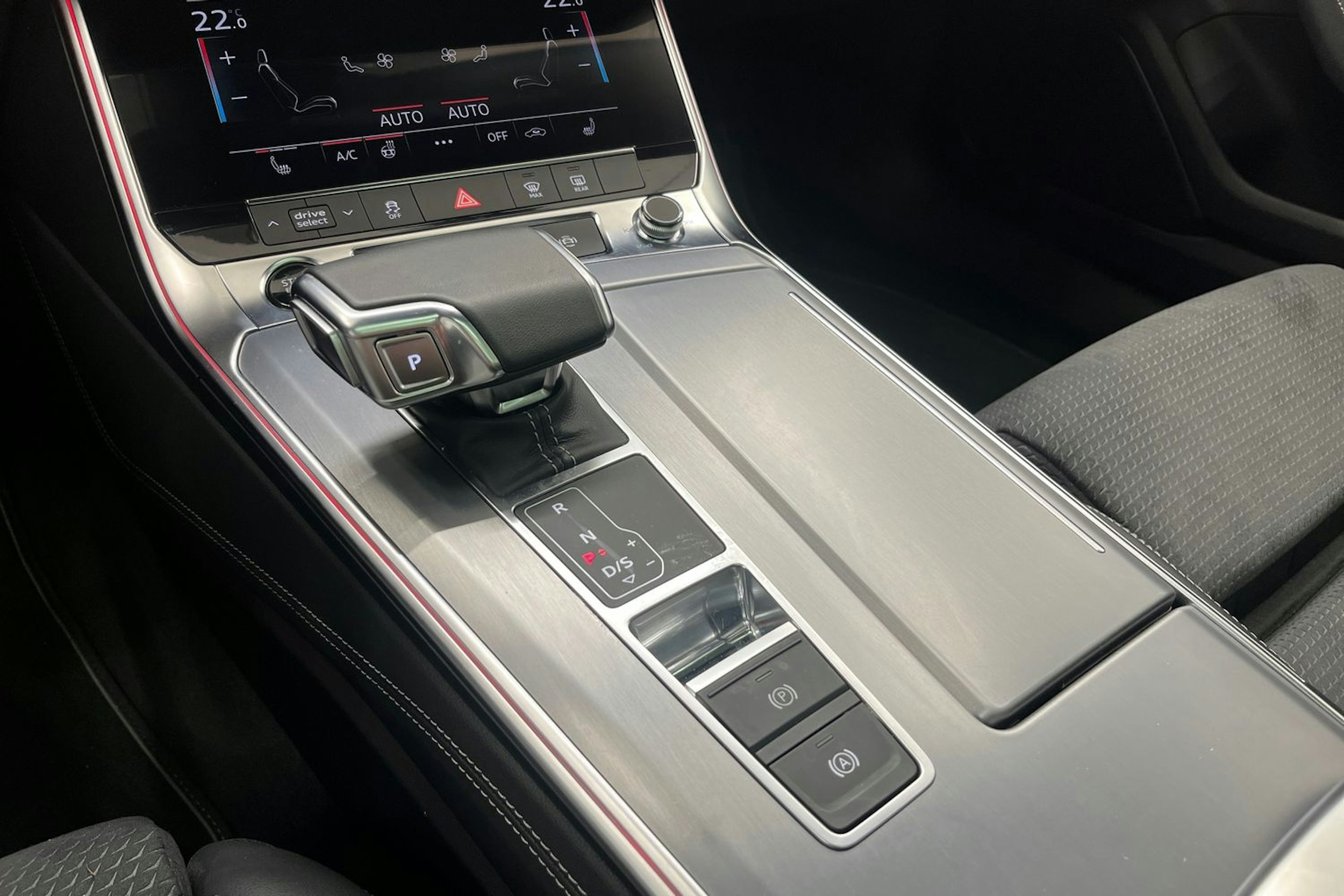 punainen Audi A7 2024 kuva 28.