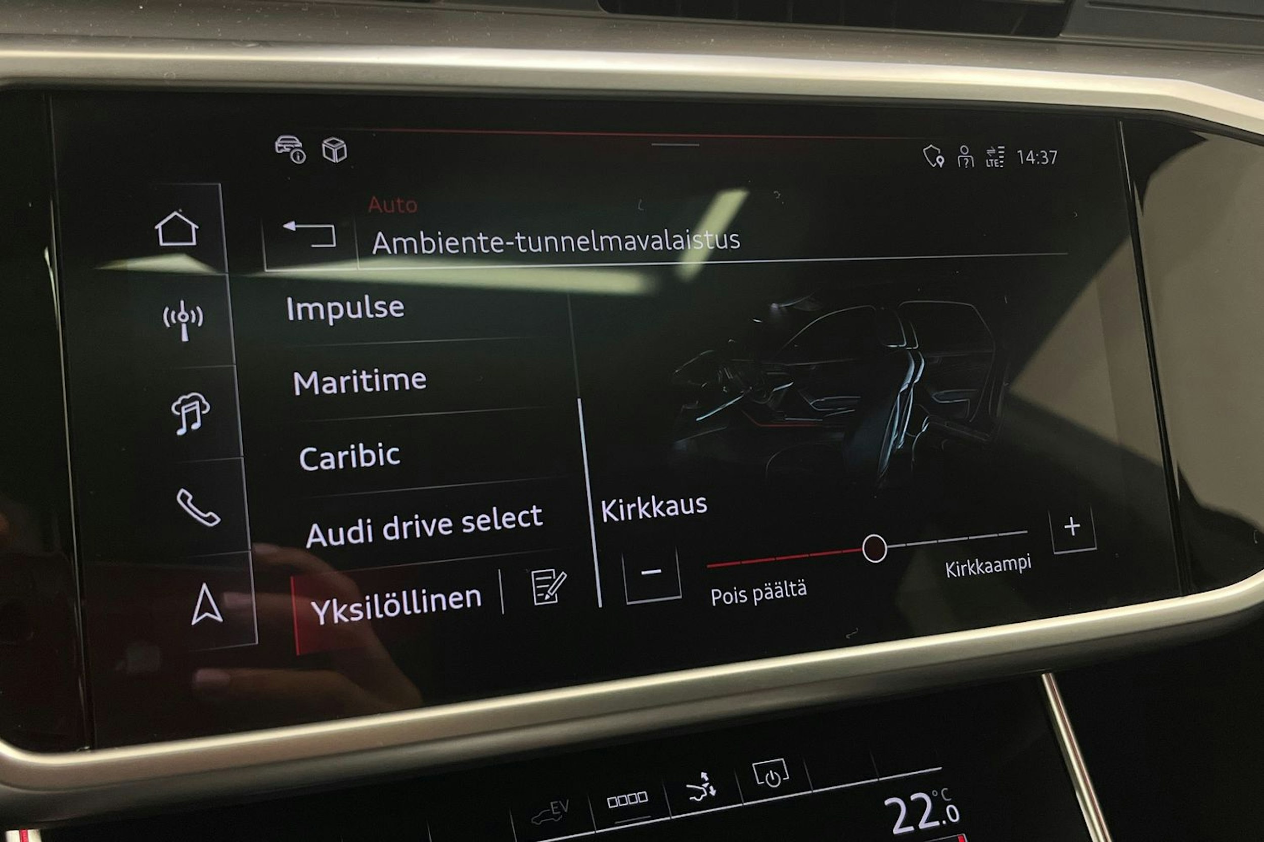 punainen Audi A7 2024 kuva 30.