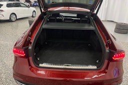 punainen Audi A7 2024 kuva 32.